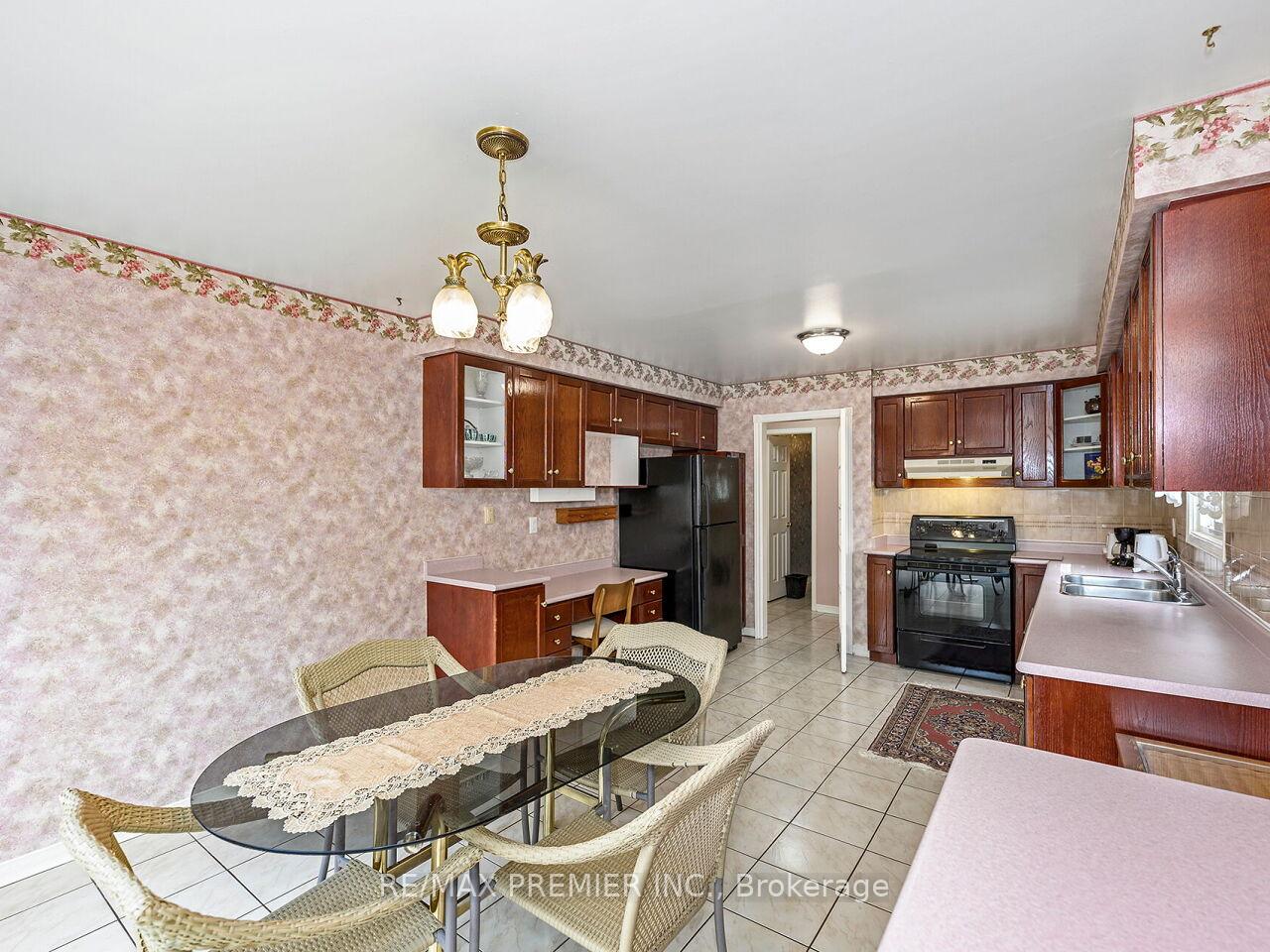 Photo 18 of 222 Barrhill Road, Vaughan, Maple — HOMEH