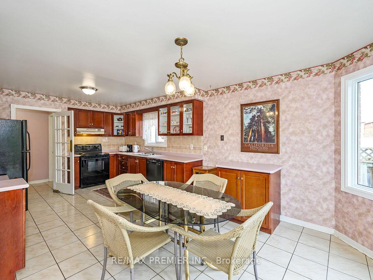 Photo 19 of 222 Barrhill Road, Vaughan, Maple — HOMEH