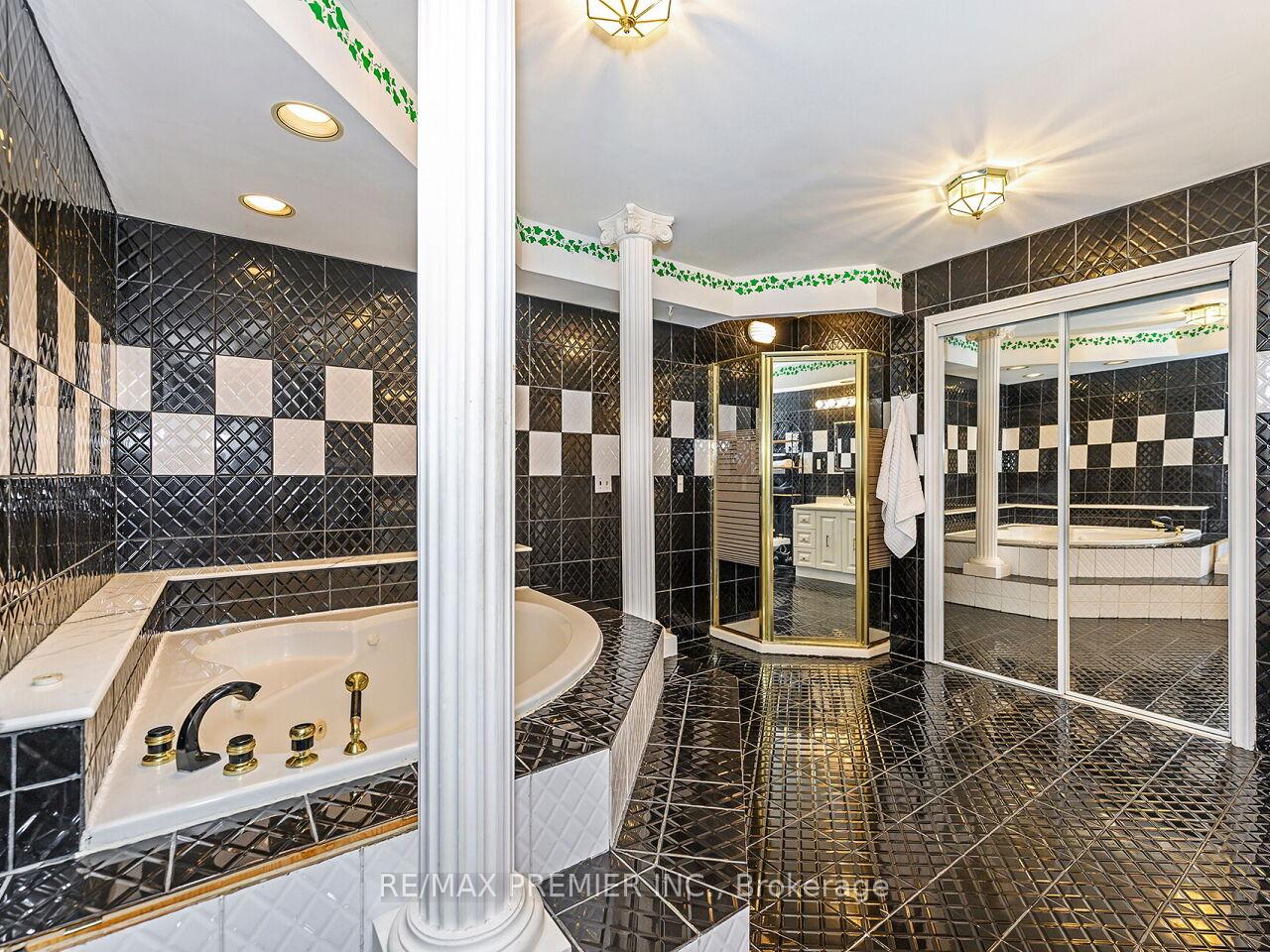 Photo 26 of 222 Barrhill Road, Vaughan, Maple — HOMEH