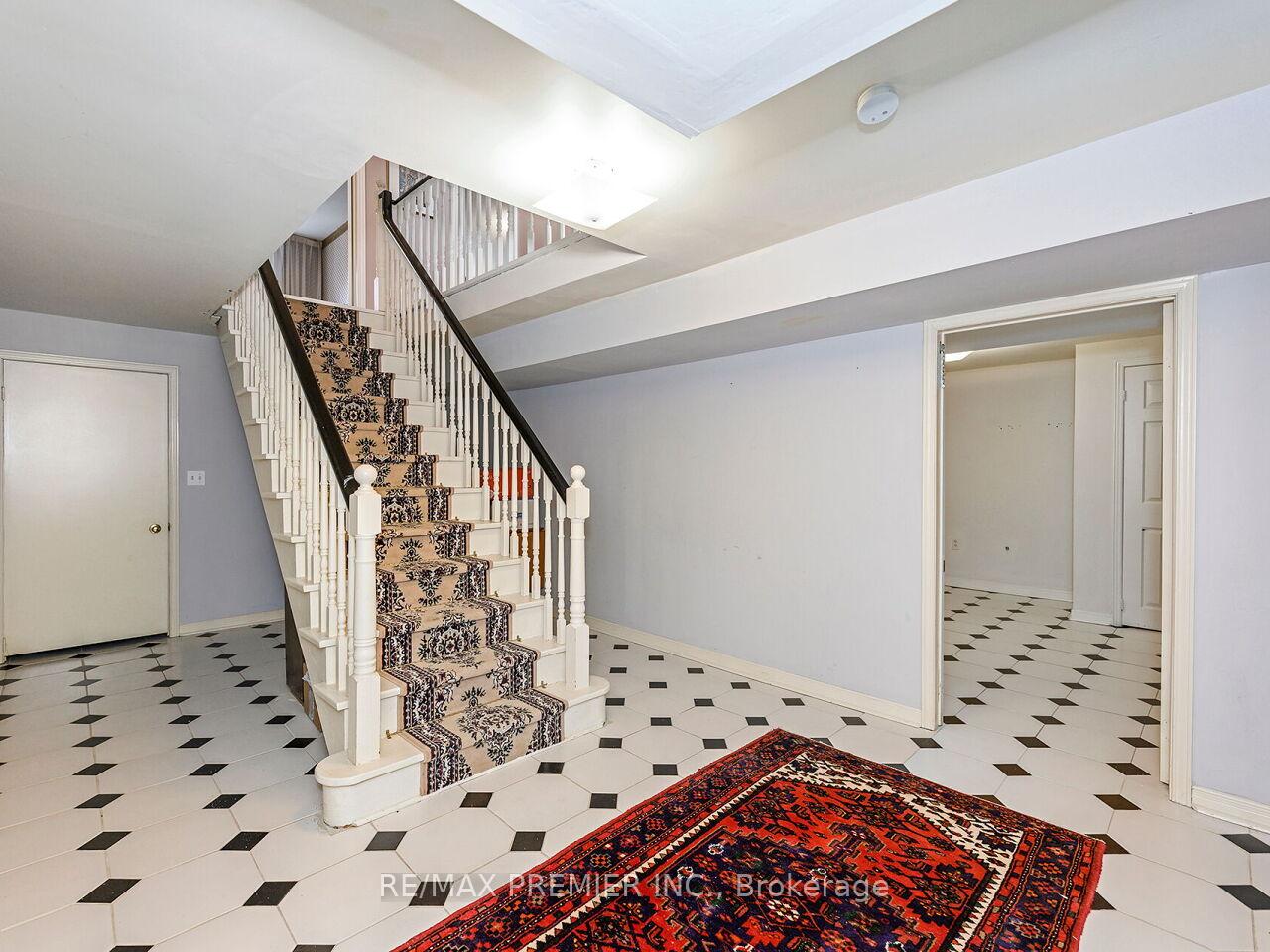 Photo 31 of 222 Barrhill Road, Vaughan, Maple — HOMEH