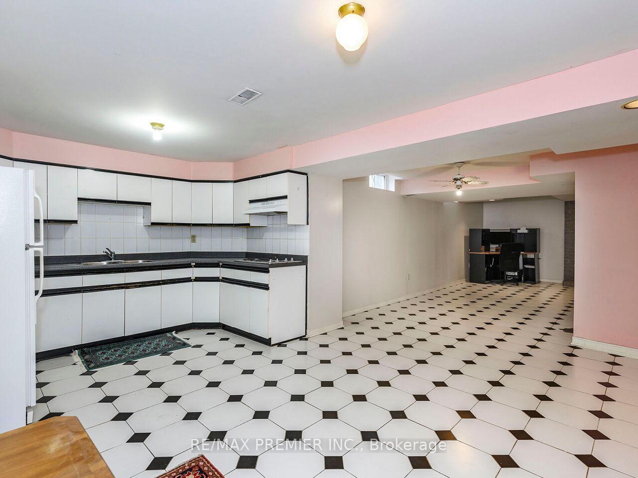 Photo 32 of 222 Barrhill Road, Vaughan, Maple — HOMEH