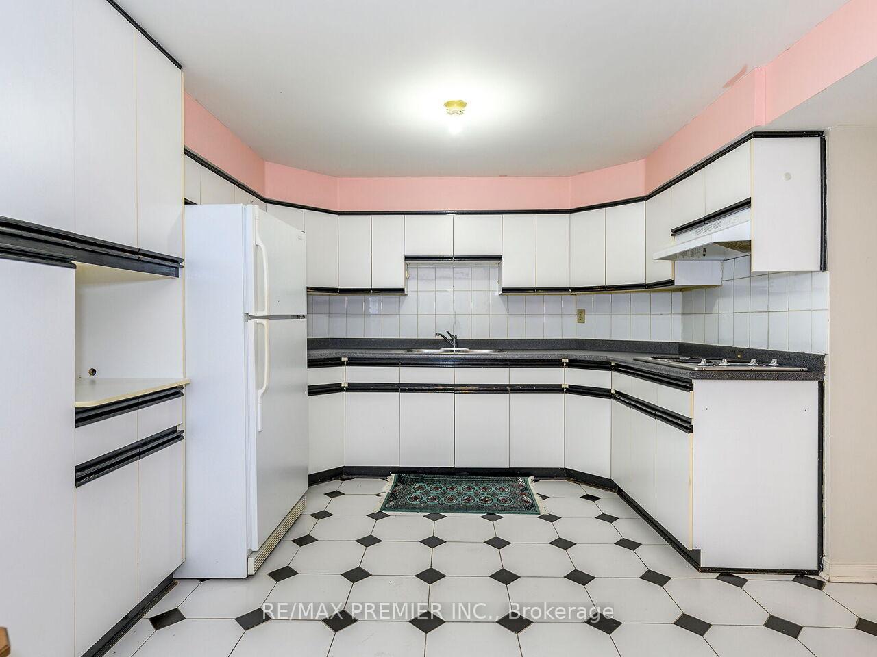 Photo 33 of 222 Barrhill Road, Vaughan, Maple — HOMEH