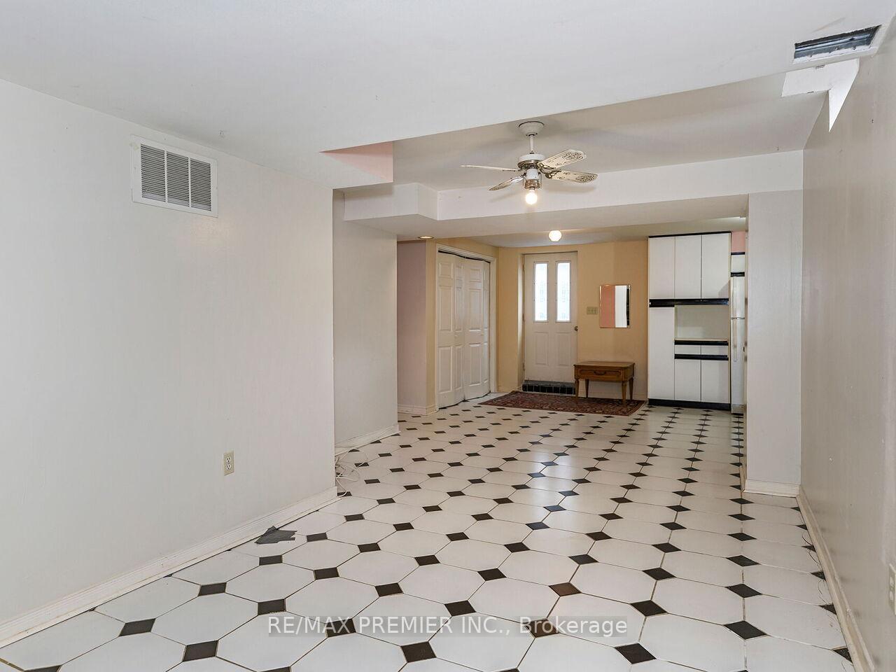 Photo 34 of 222 Barrhill Road, Vaughan, Maple — HOMEH