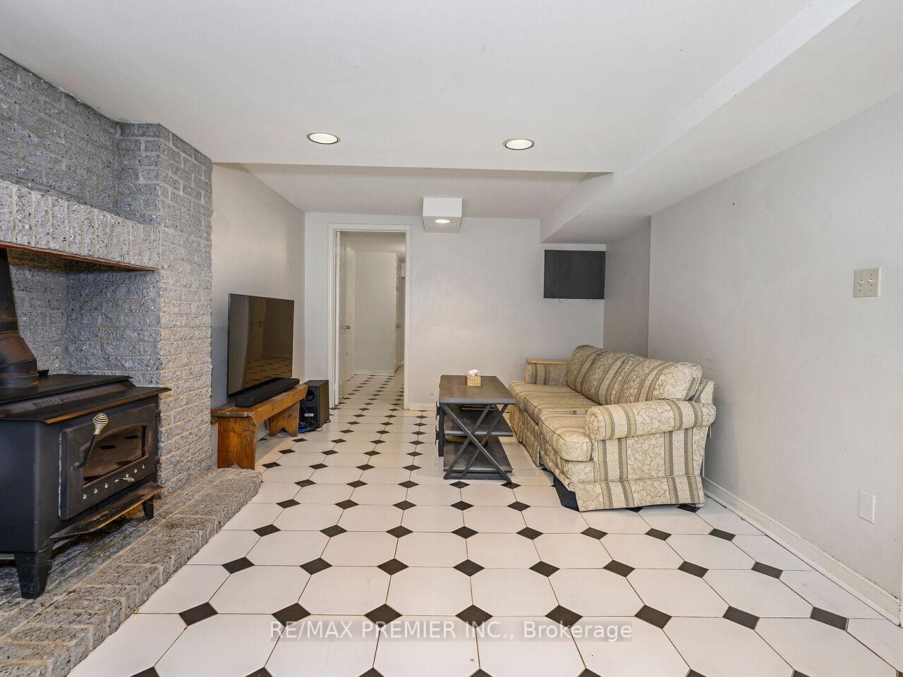 Photo 36 of 222 Barrhill Road, Vaughan, Maple — HOMEH