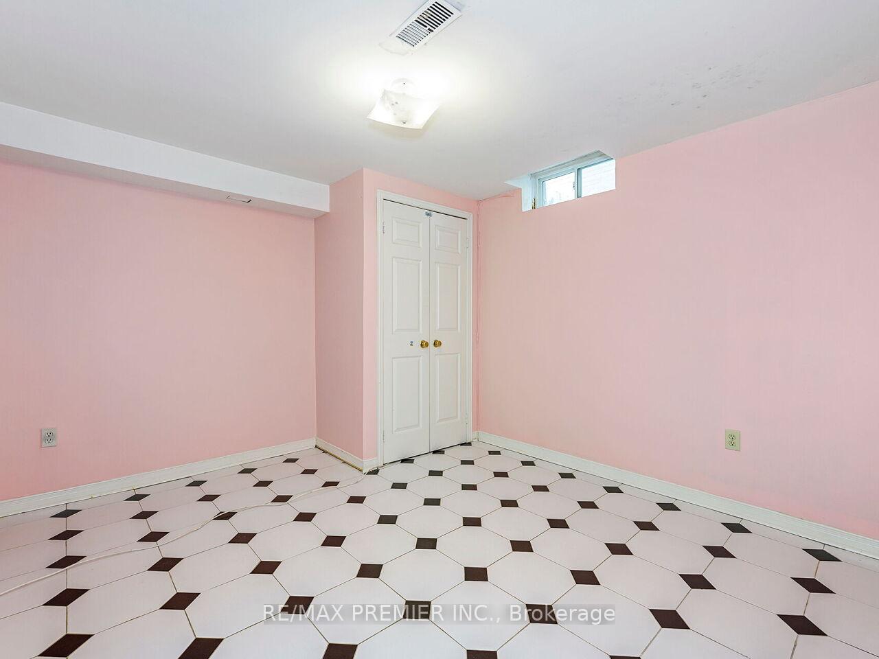 Photo 40 of 222 Barrhill Road, Vaughan, Maple — HOMEH