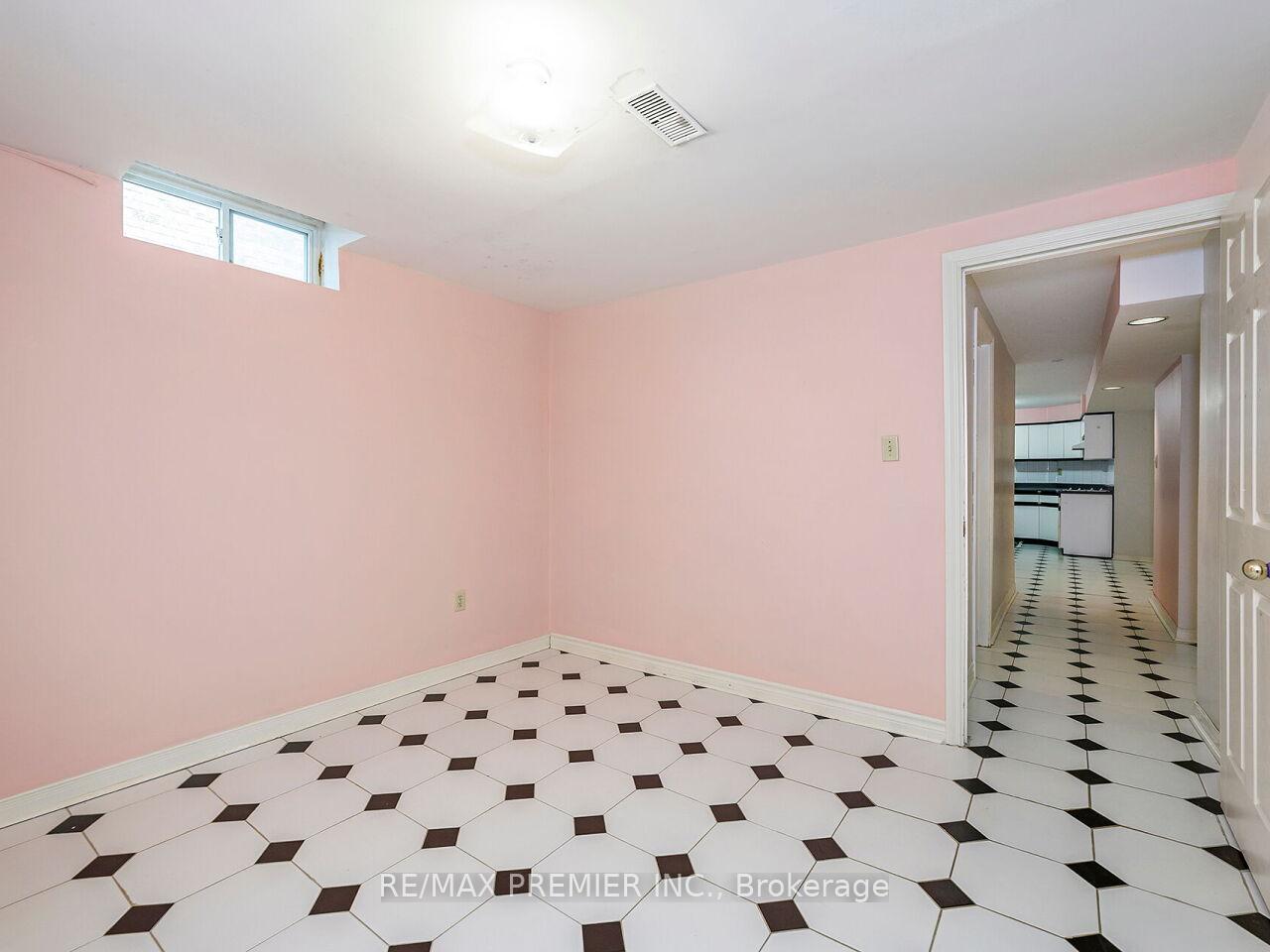 Photo 41 of 222 Barrhill Road, Vaughan, Maple — HOMEH