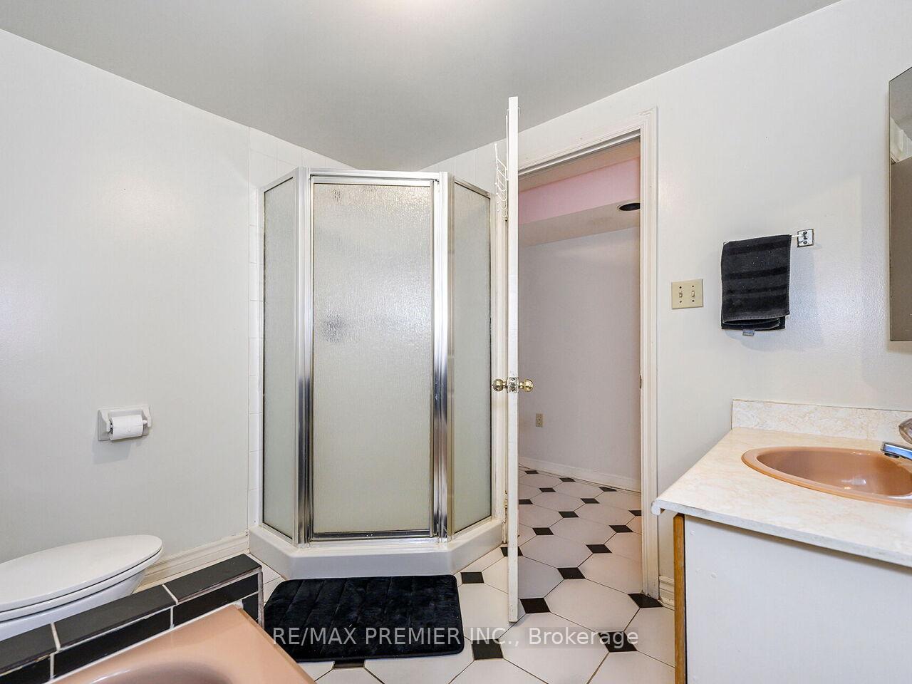 Photo 42 of 222 Barrhill Road, Vaughan, Maple — HOMEH