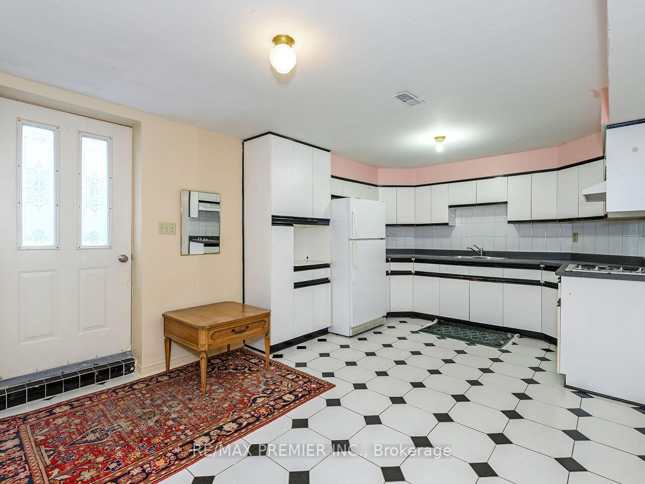 Photo 43 of 222 Barrhill Road, Vaughan, Maple — HOMEH