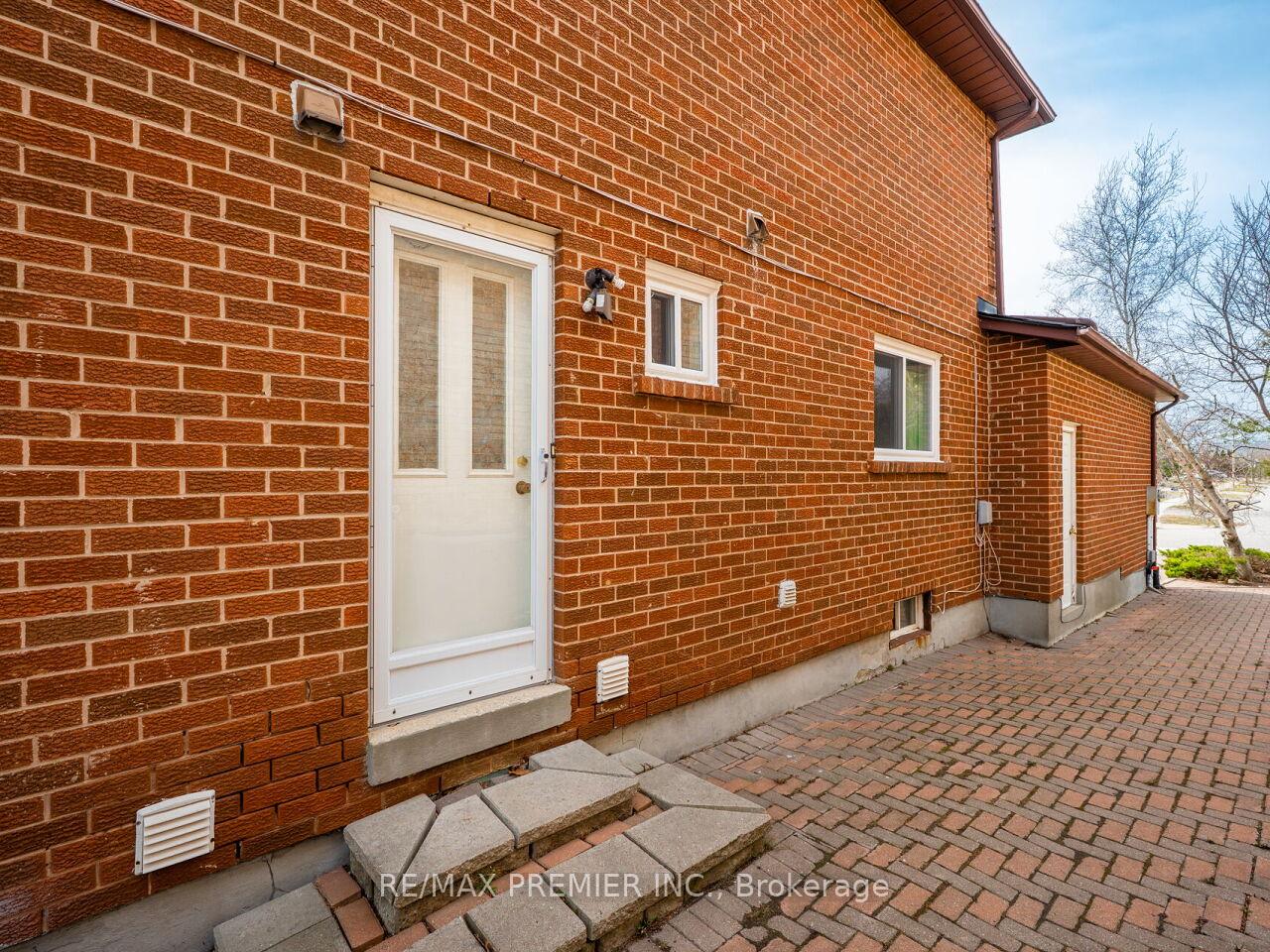 Photo 48 of 222 Barrhill Road, Vaughan, Maple — HOMEH