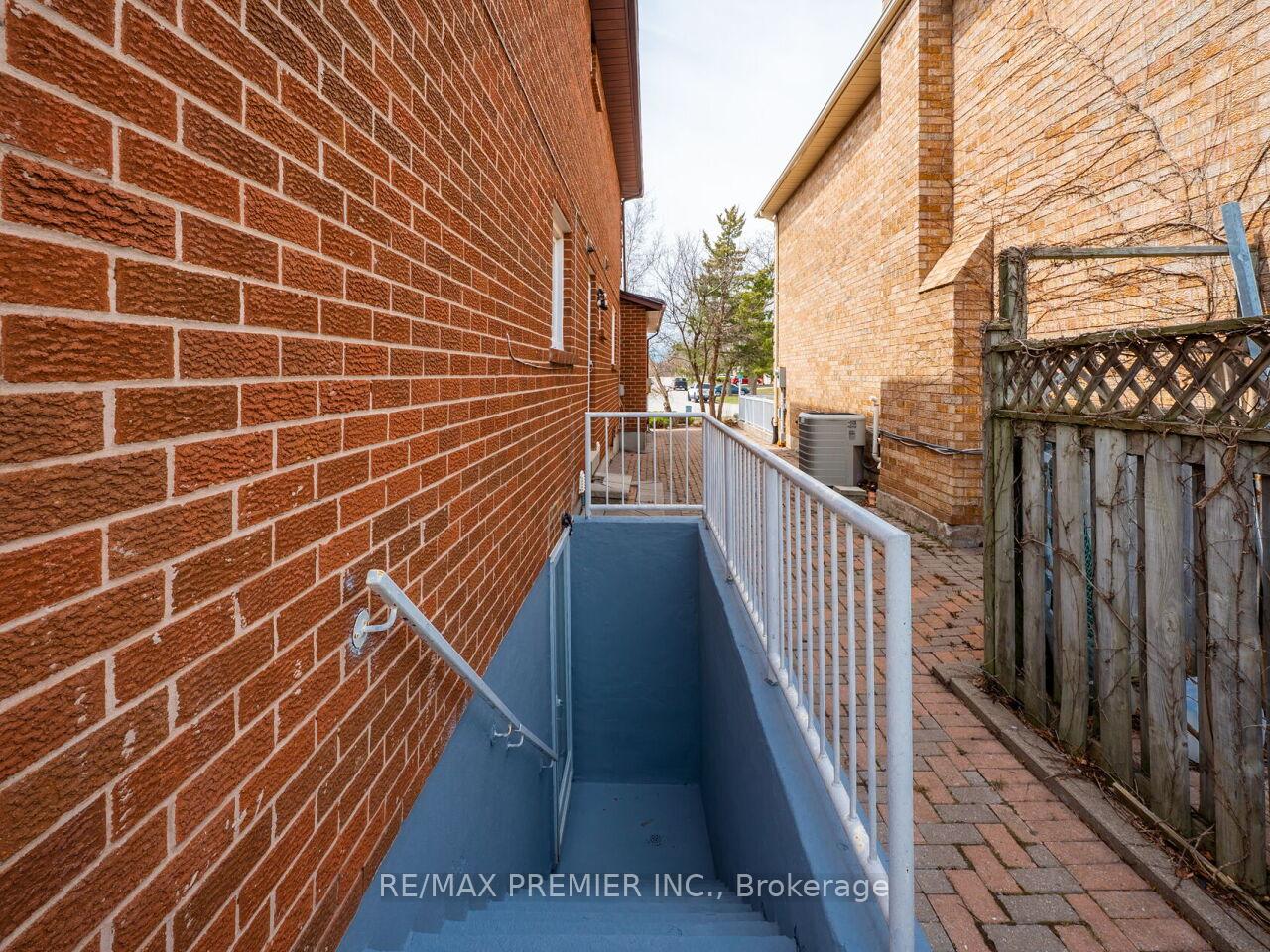 Photo 49 of 222 Barrhill Road, Vaughan, Maple — HOMEH