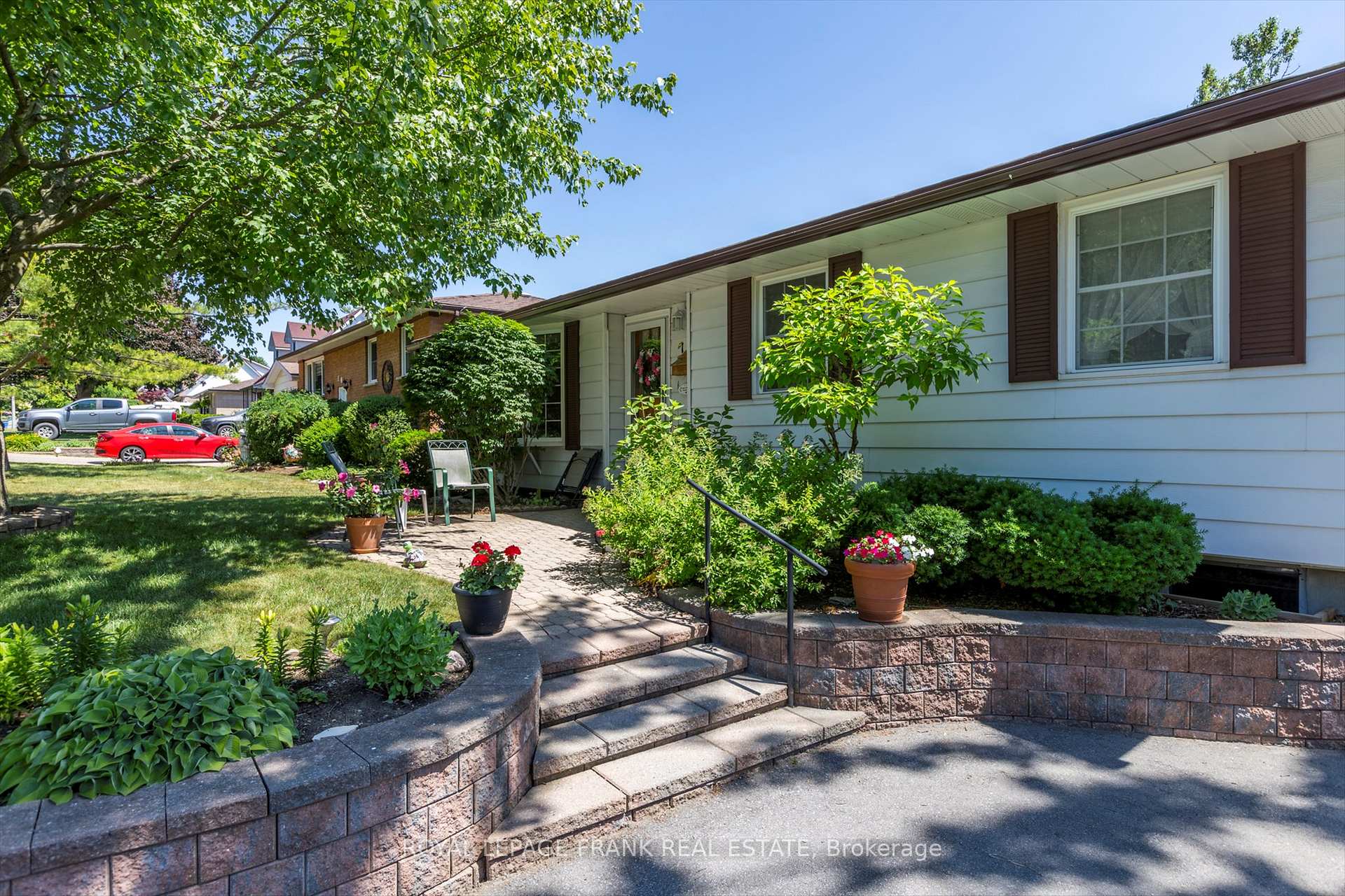 Photo 2 of 110 Greenhill Drive, Peterborough, Otonabee Ward 1 — HOMEH