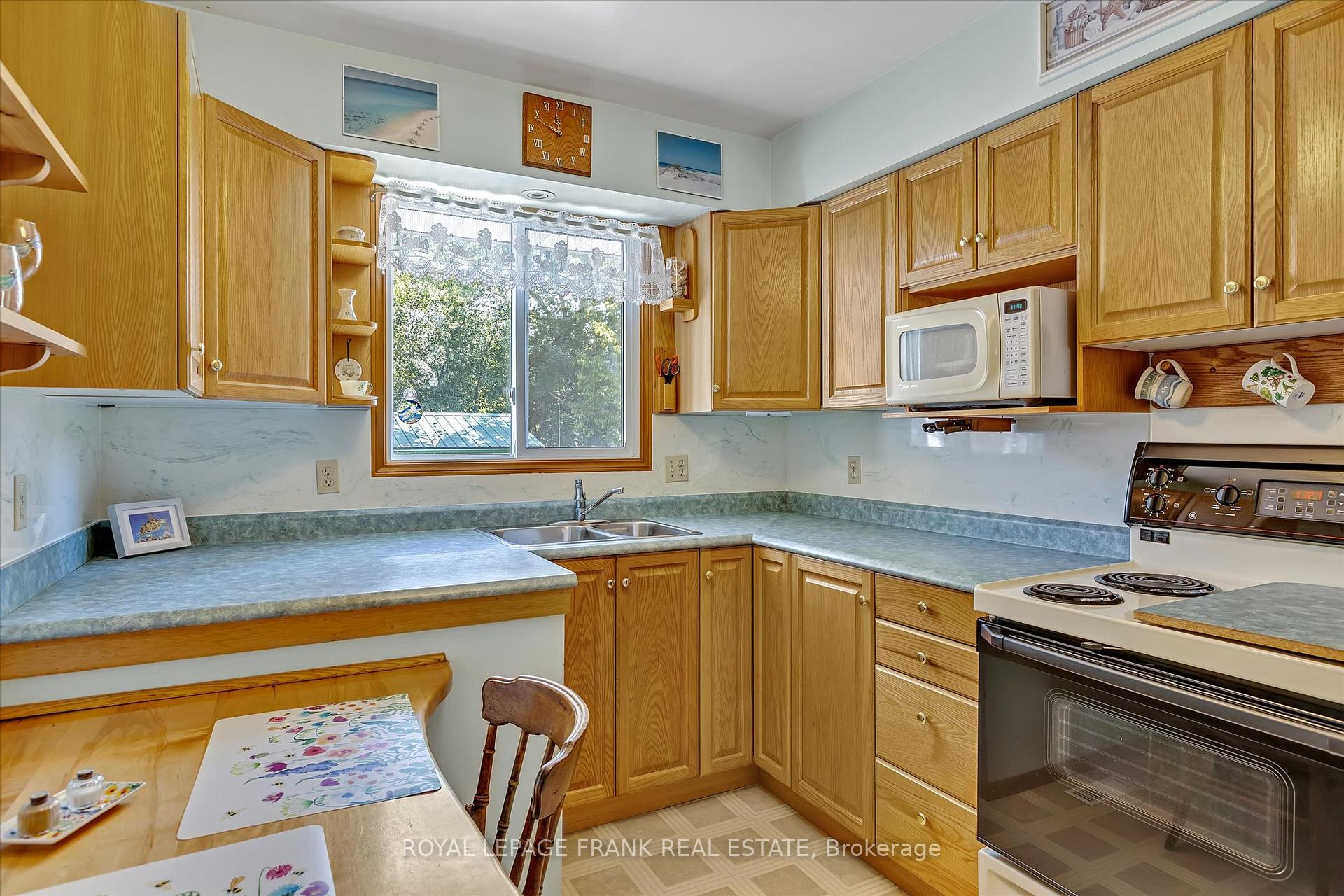 Photo 10 of 110 Greenhill Drive, Peterborough, Otonabee Ward 1 — HOMEH