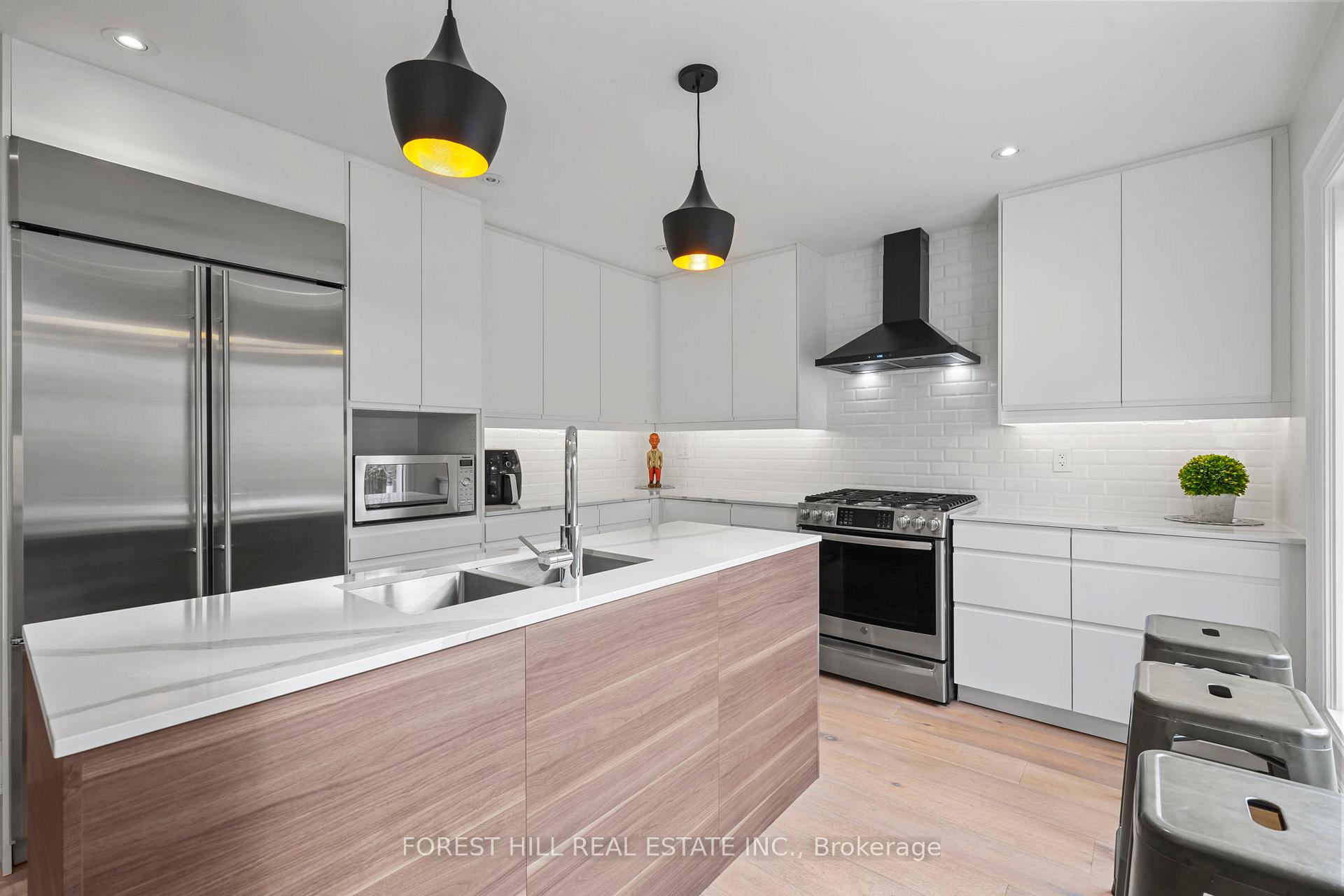 Photo 8 of 32 Maimonides Court, Vaughan, Crestwood-Springfarm-Yorkhill — HOMEH