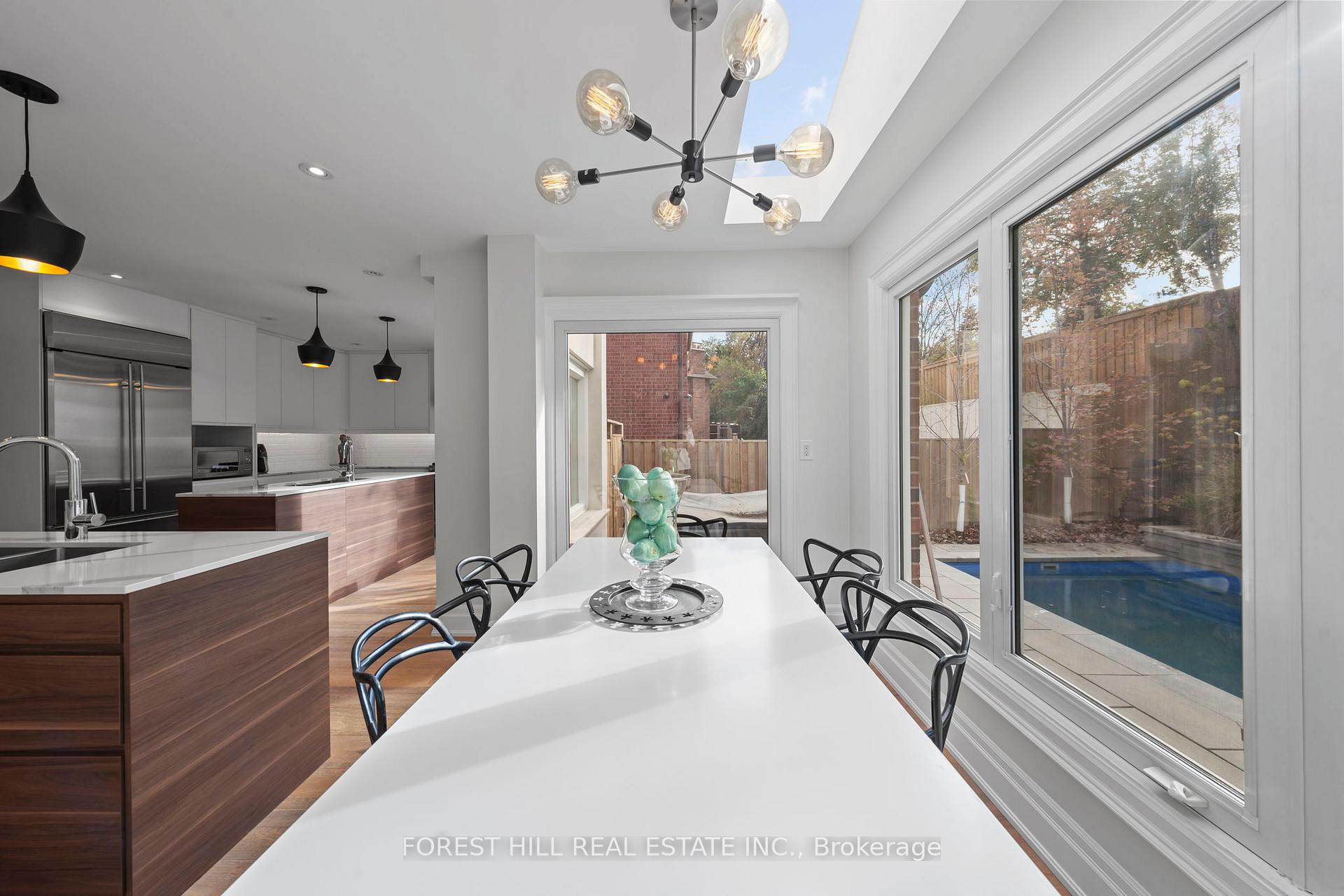 Photo 9 of 32 Maimonides Court, Vaughan, Crestwood-Springfarm-Yorkhill — HOMEH