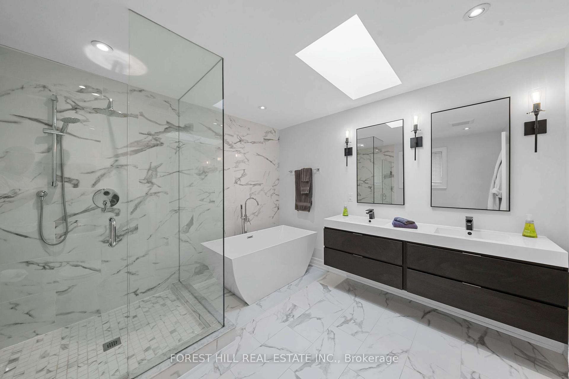 Photo 13 of 32 Maimonides Court, Vaughan, Crestwood-Springfarm-Yorkhill — HOMEH