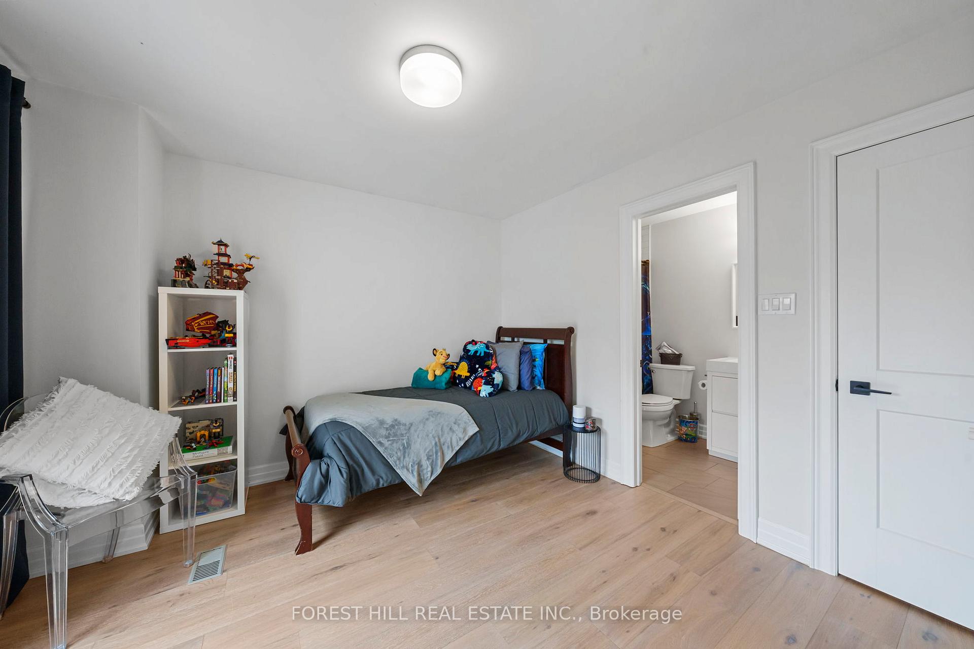 Photo 17 of 32 Maimonides Court, Vaughan, Crestwood-Springfarm-Yorkhill — HOMEH