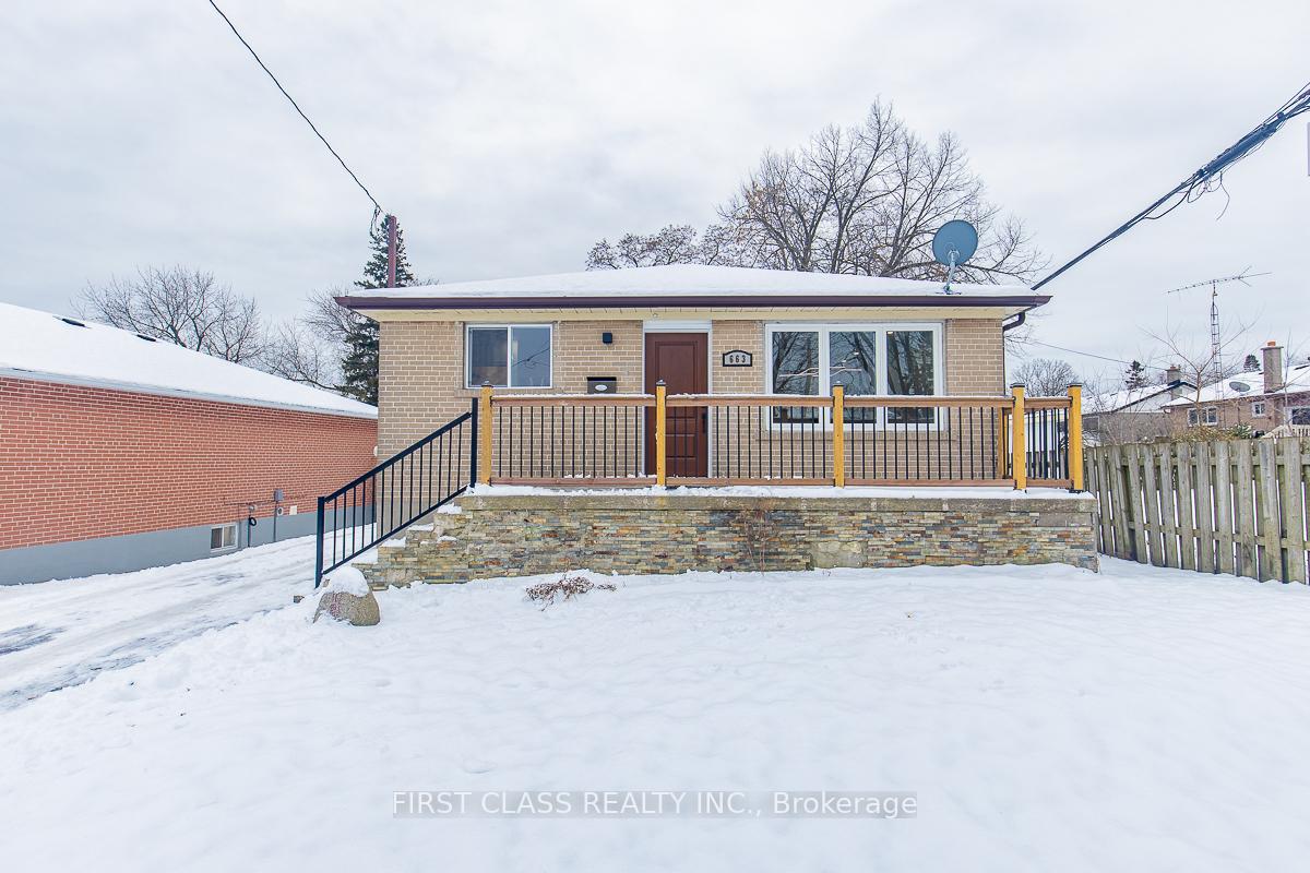 Front of 663 Lakeview Avenue