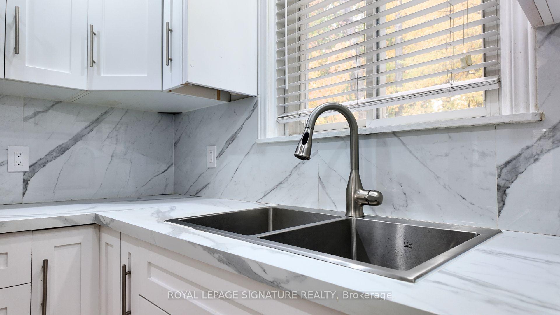 Photo 10 of 71 Mandarin Crescent, Brampton, Central Park — HOMEH