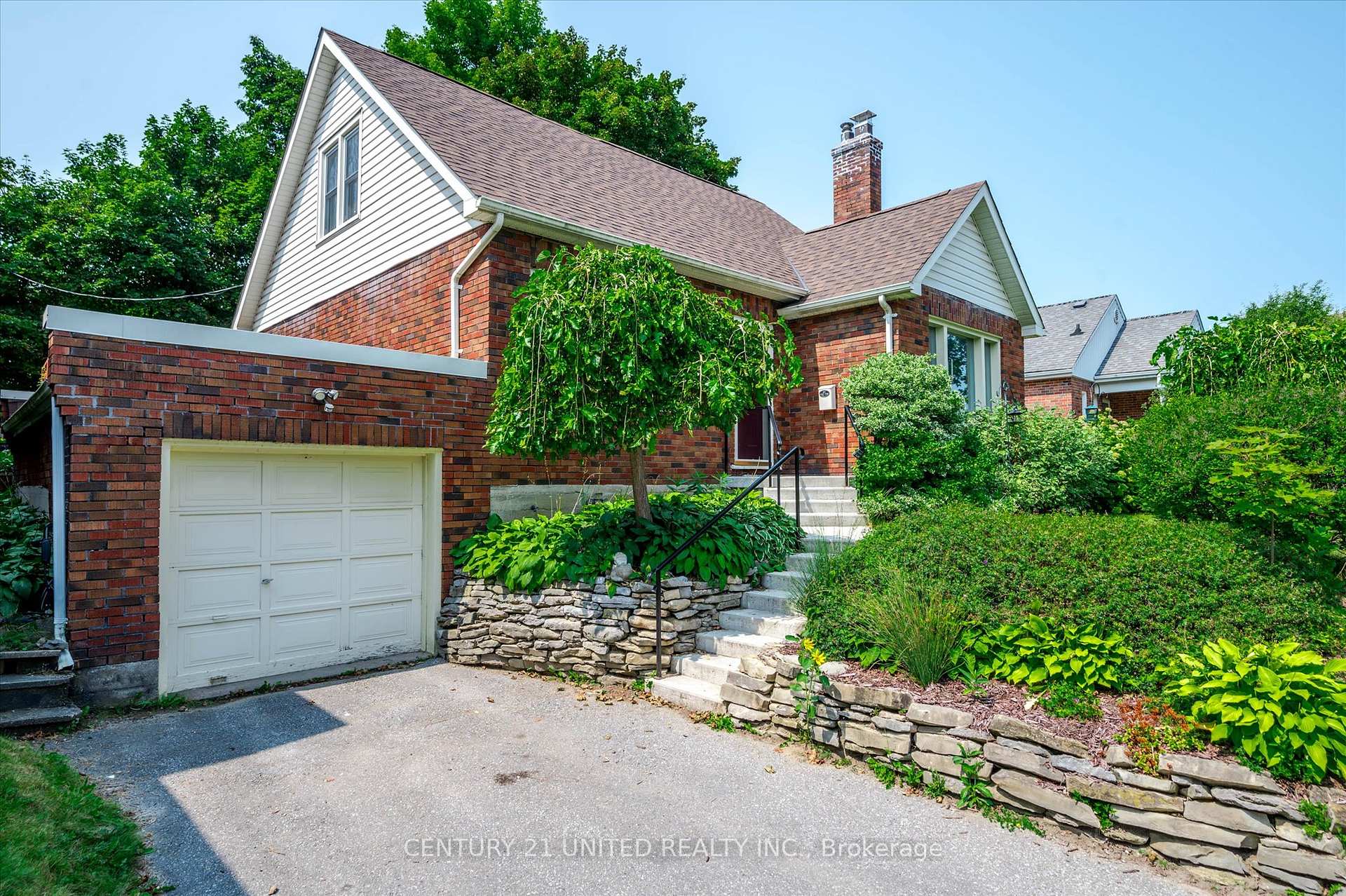 Photo 2 of 479 Albertus Avenue, Peterborough, Town Ward 3 — HOMEH