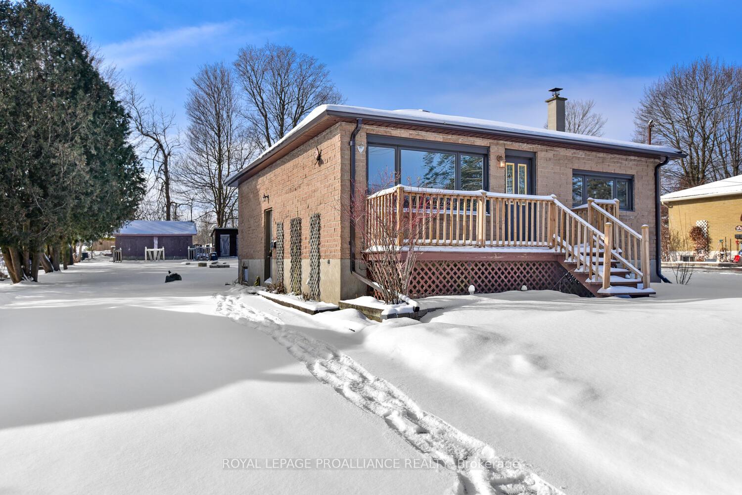 Photo 2 of 27 West Mclean Boulevard, Augusta, Augusta Twp — HOMEH