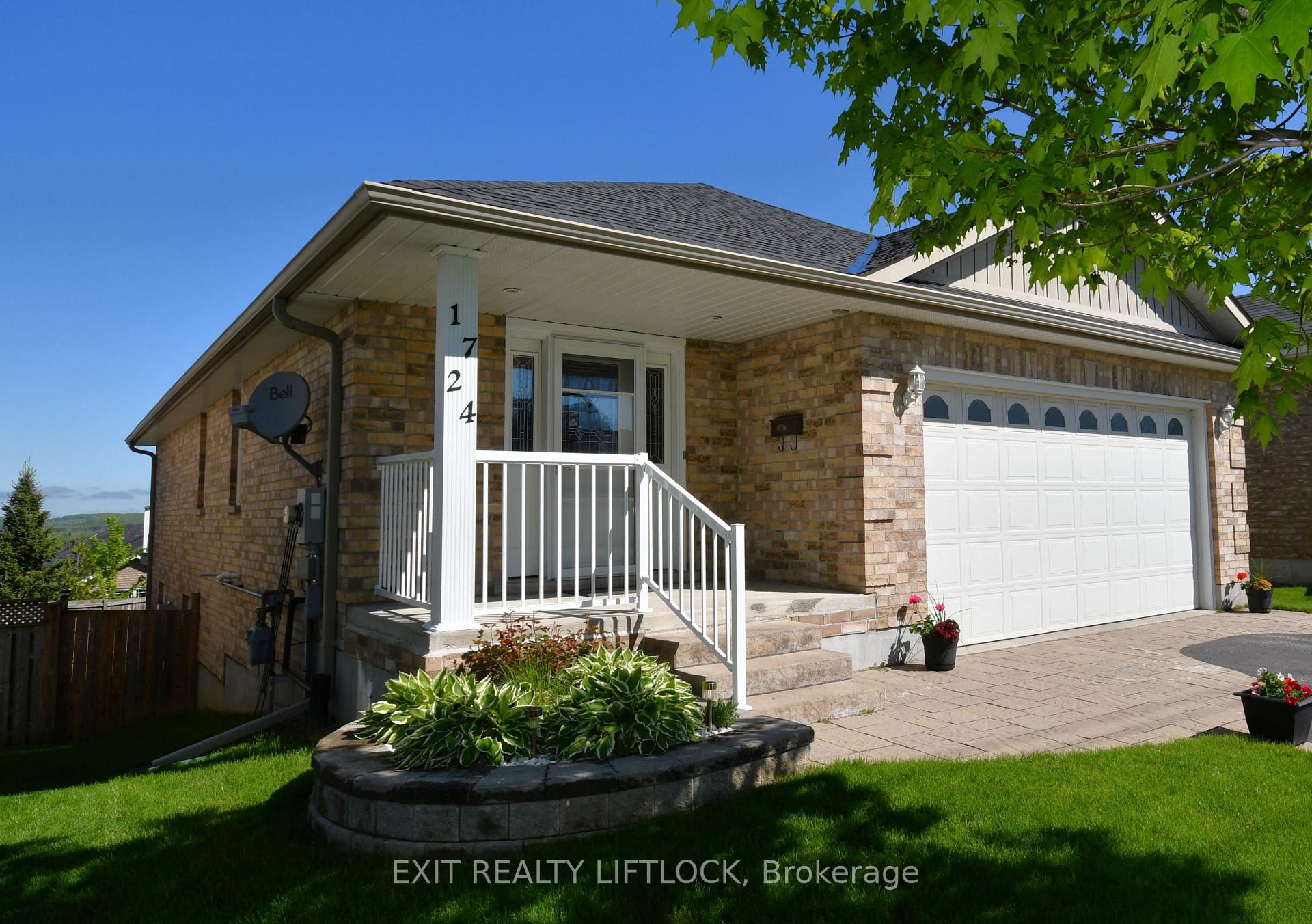 Front of 1724 Glenforest Boulevard
