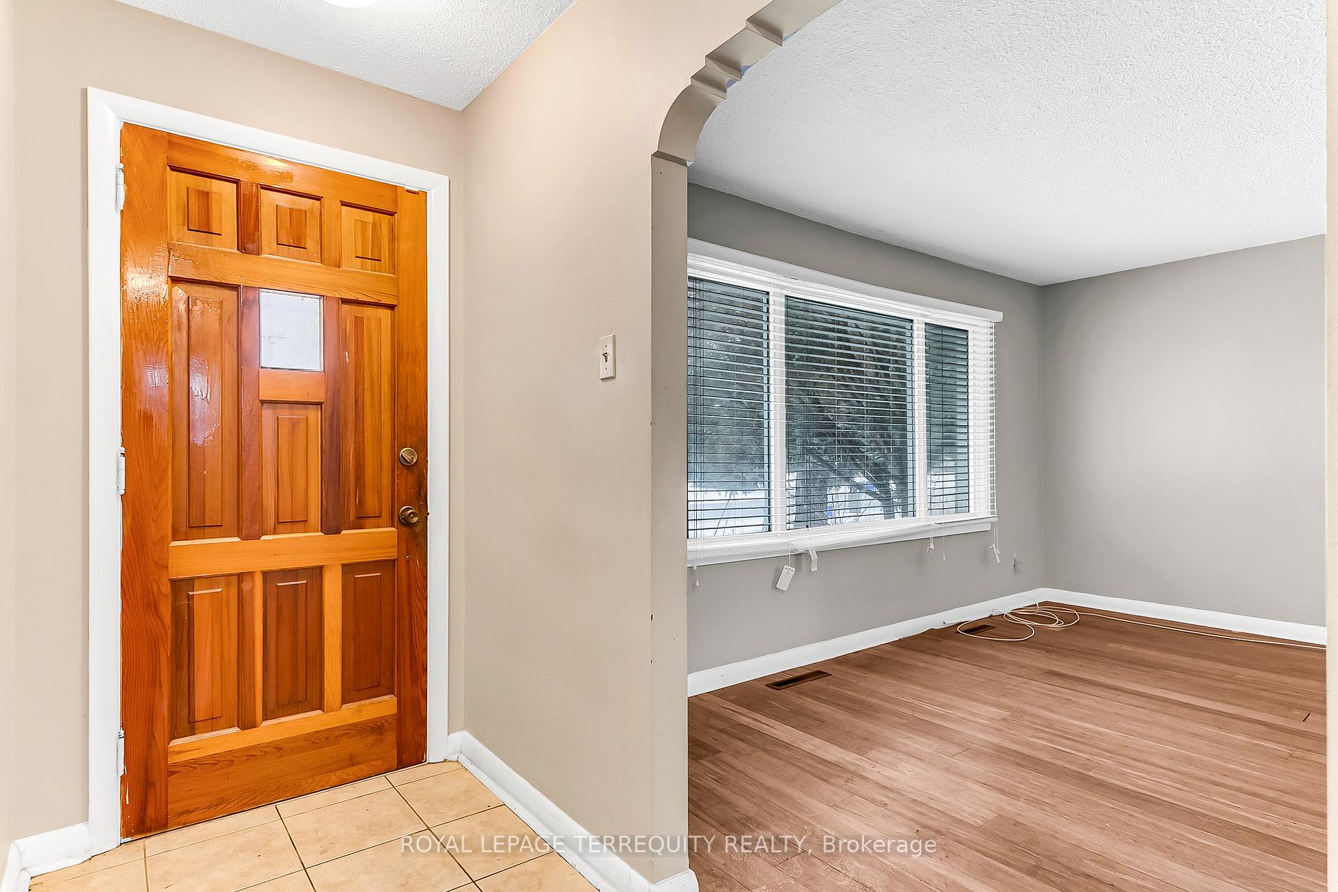 Photo 2 of 63 Hurricane Avenue, Vaughan, West Woodbridge — HOMEH