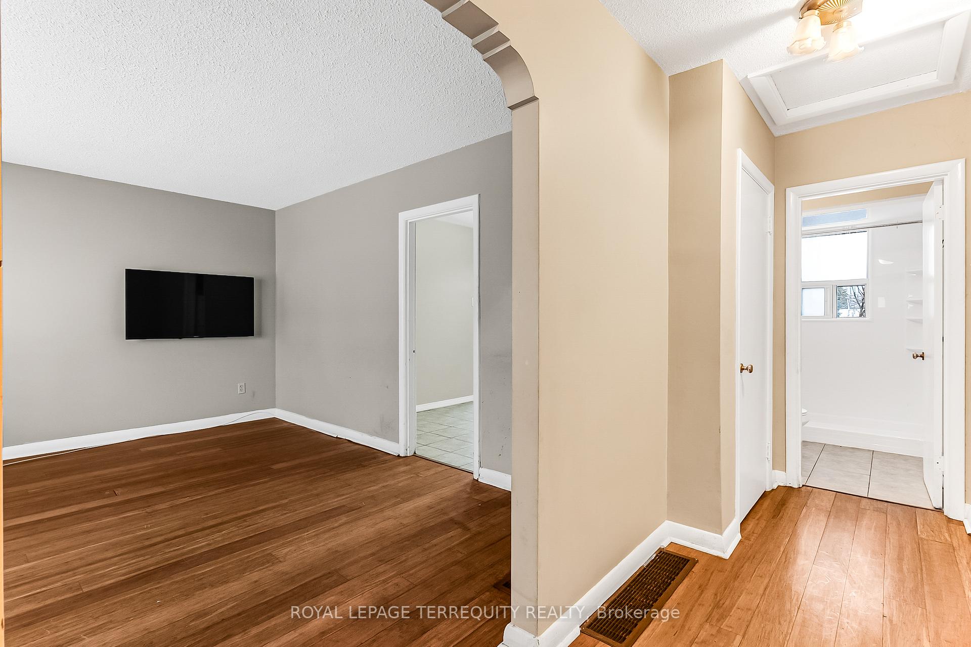 Photo 3 of 63 Hurricane Avenue, Vaughan, West Woodbridge — HOMEH