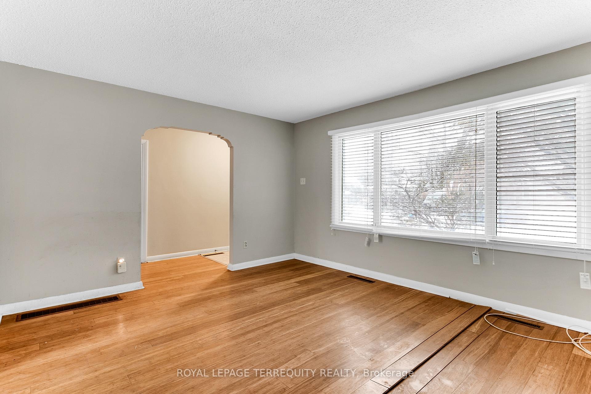 Photo 6 of 63 Hurricane Avenue, Vaughan, West Woodbridge — HOMEH