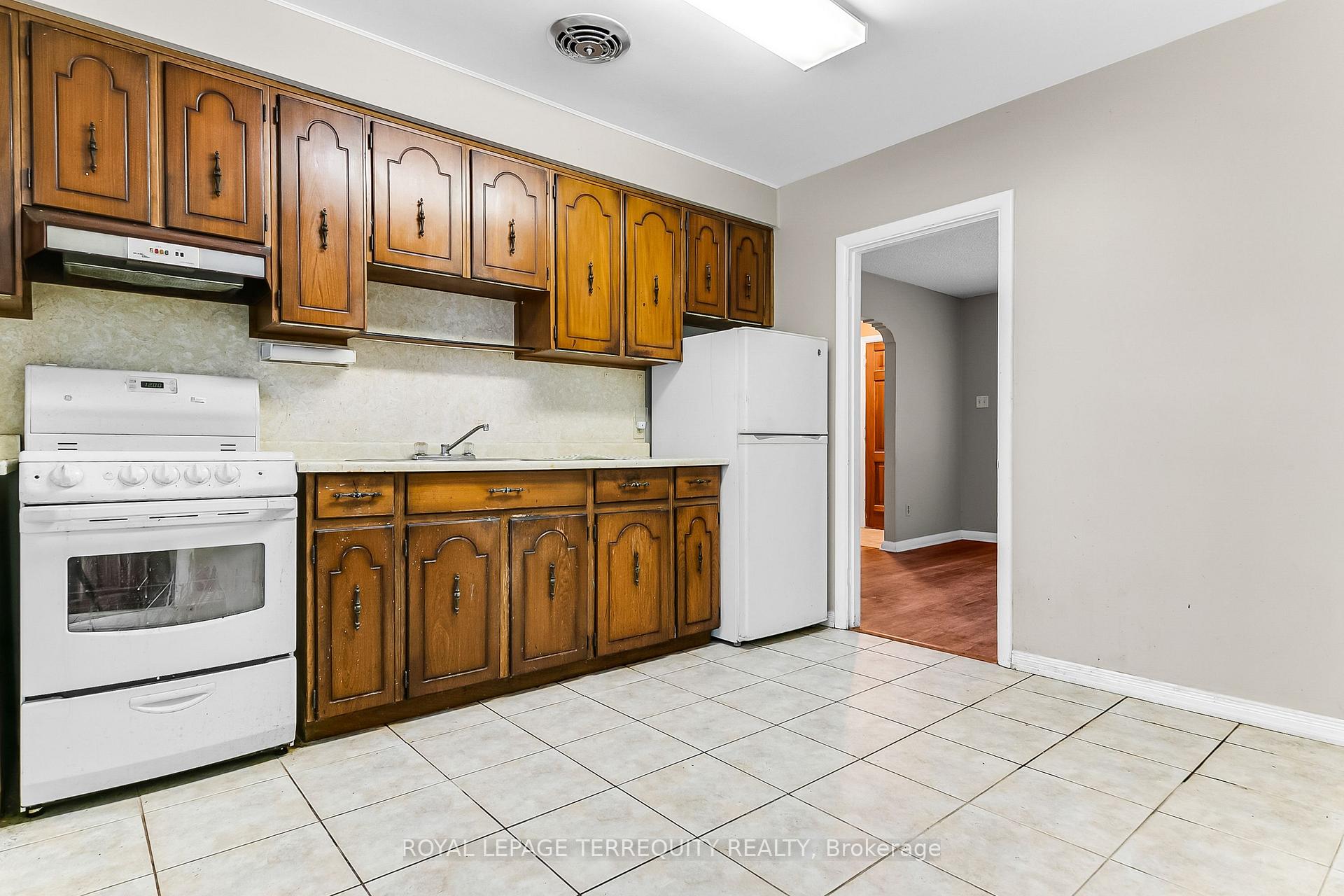 Photo 10 of 63 Hurricane Avenue, Vaughan, West Woodbridge — HOMEH