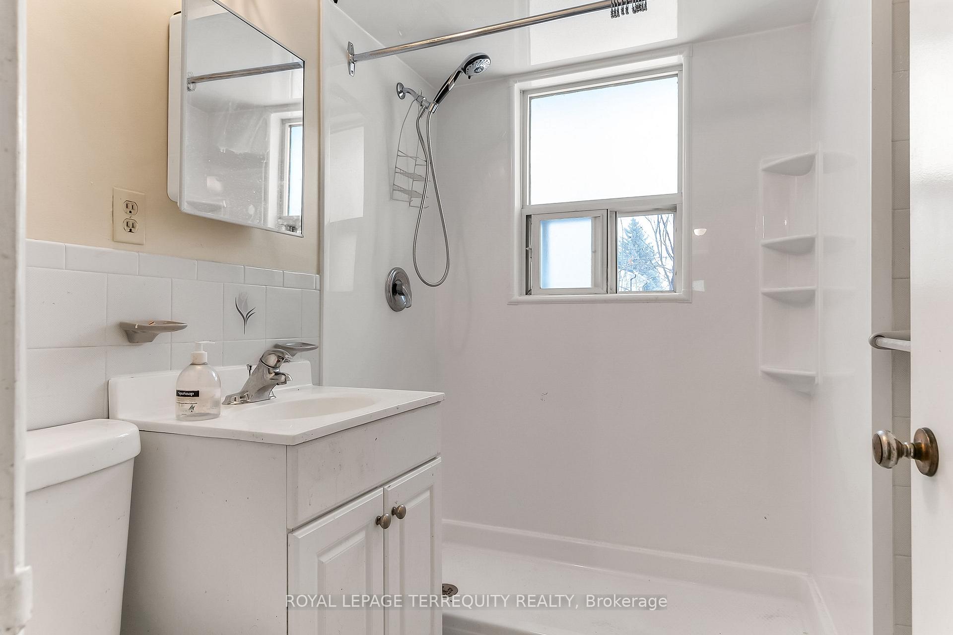 Photo 15 of 63 Hurricane Avenue, Vaughan, West Woodbridge — HOMEH