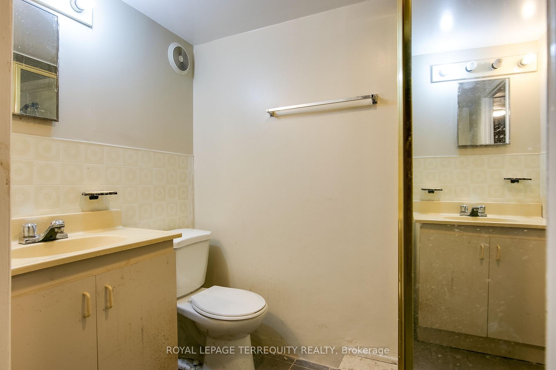 Photo 18 of 63 Hurricane Avenue, Vaughan, West Woodbridge — HOMEH