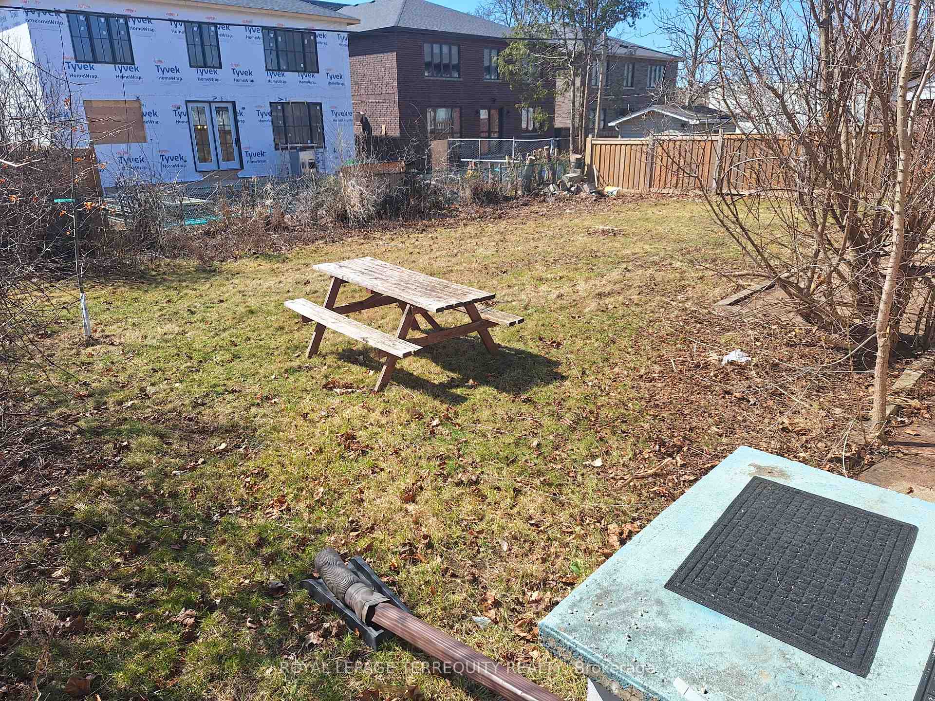 Photo 24 of 63 Hurricane Avenue, Vaughan, West Woodbridge — HOMEH