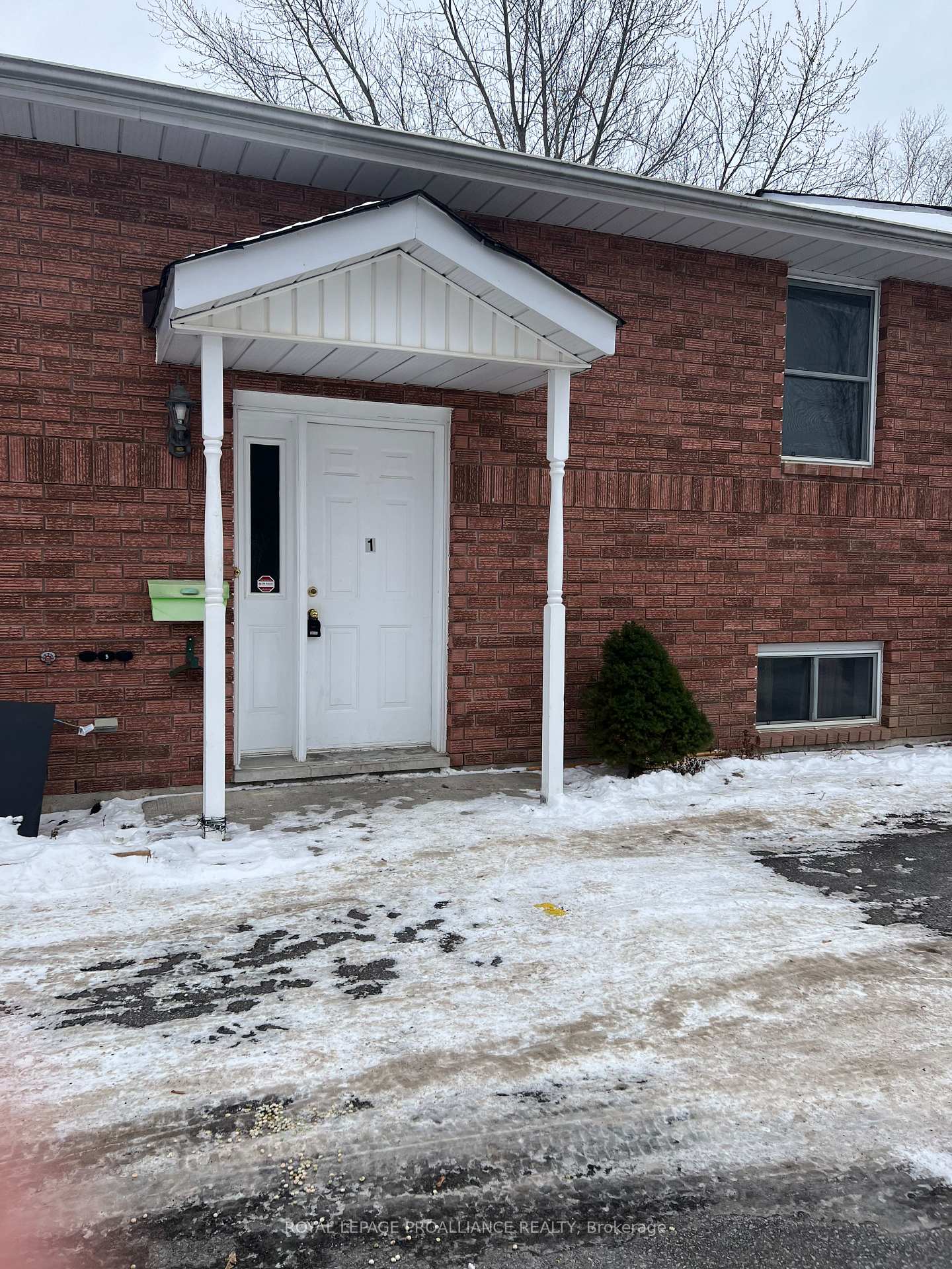 Photo 3 of Unit 1, 88 Frank Street, Belleville, Belleville Ward — HOMEH