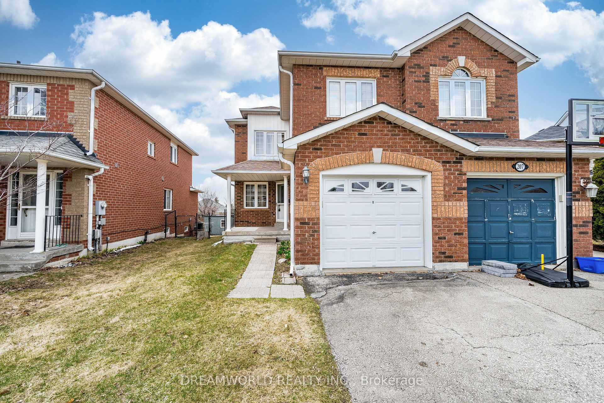 Photo 1 of 209 Rosanna Crescent, Vaughan, Maple — HOMEH