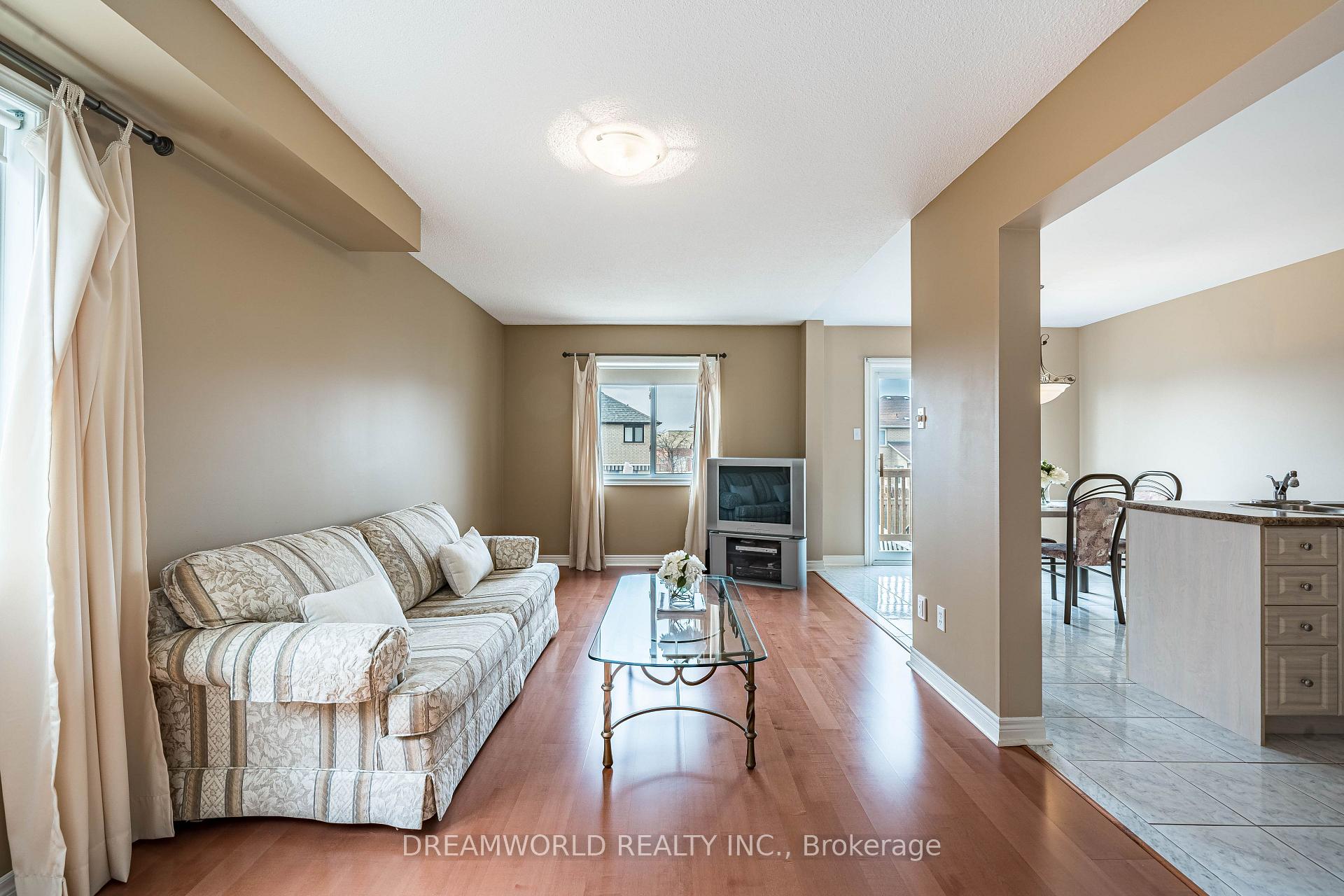 Photo 14 of 209 Rosanna Crescent, Vaughan, Maple — HOMEH