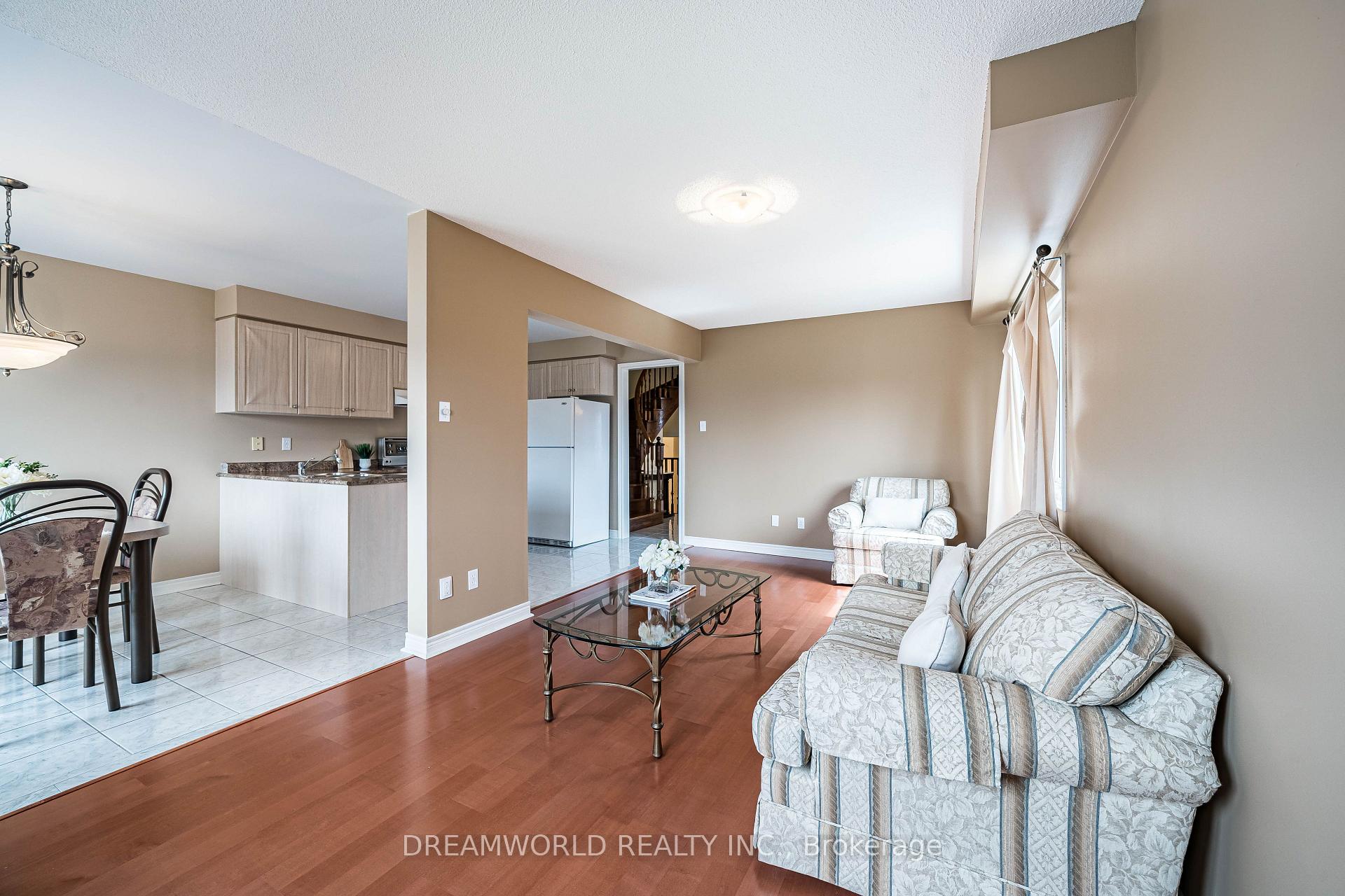 Photo 15 of 209 Rosanna Crescent, Vaughan, Maple — HOMEH