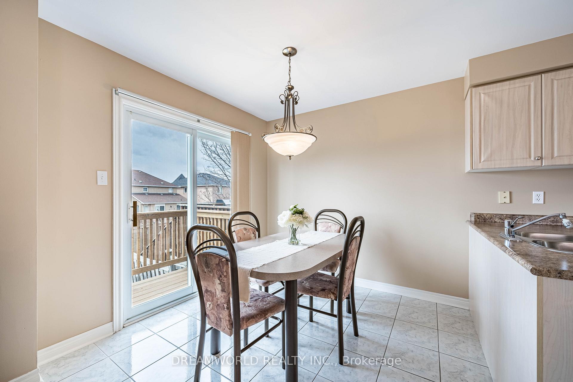Photo 16 of 209 Rosanna Crescent, Vaughan, Maple — HOMEH