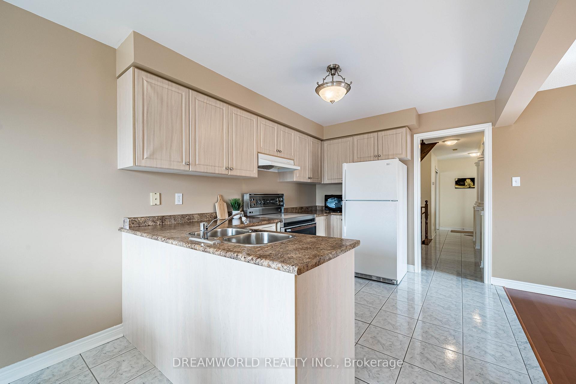 Photo 17 of 209 Rosanna Crescent, Vaughan, Maple — HOMEH