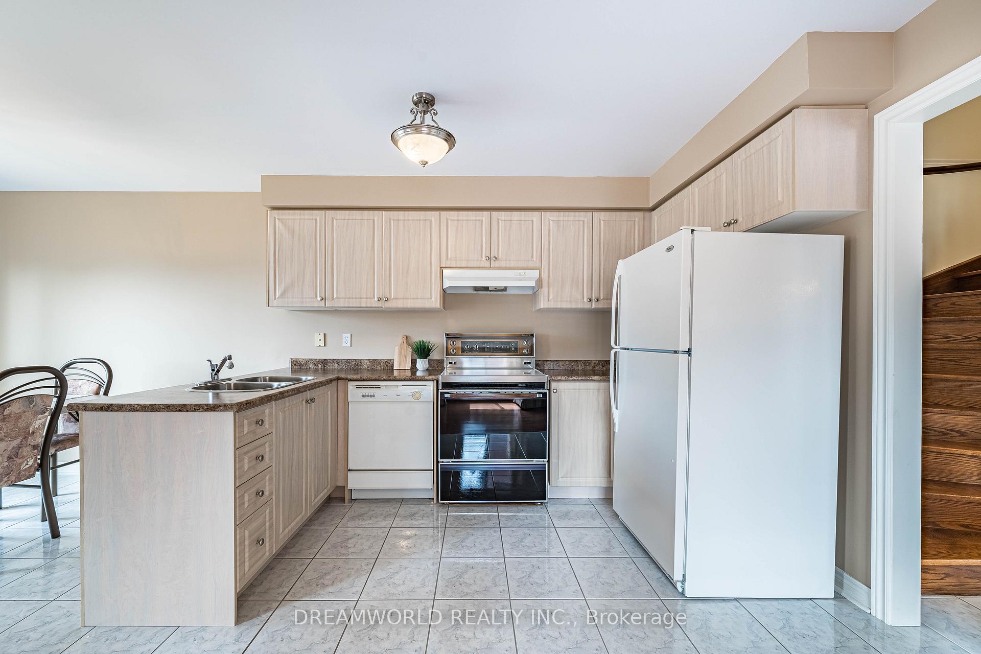 Photo 18 of 209 Rosanna Crescent, Vaughan, Maple — HOMEH