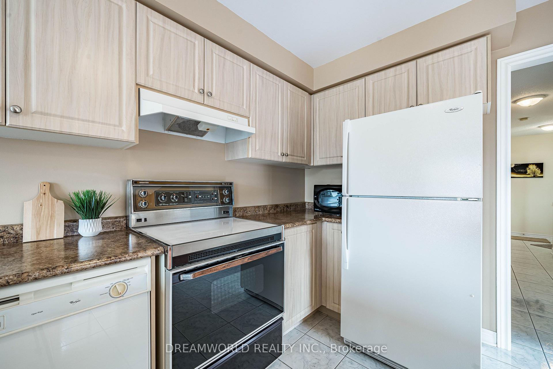 Photo 20 of 209 Rosanna Crescent, Vaughan, Maple — HOMEH