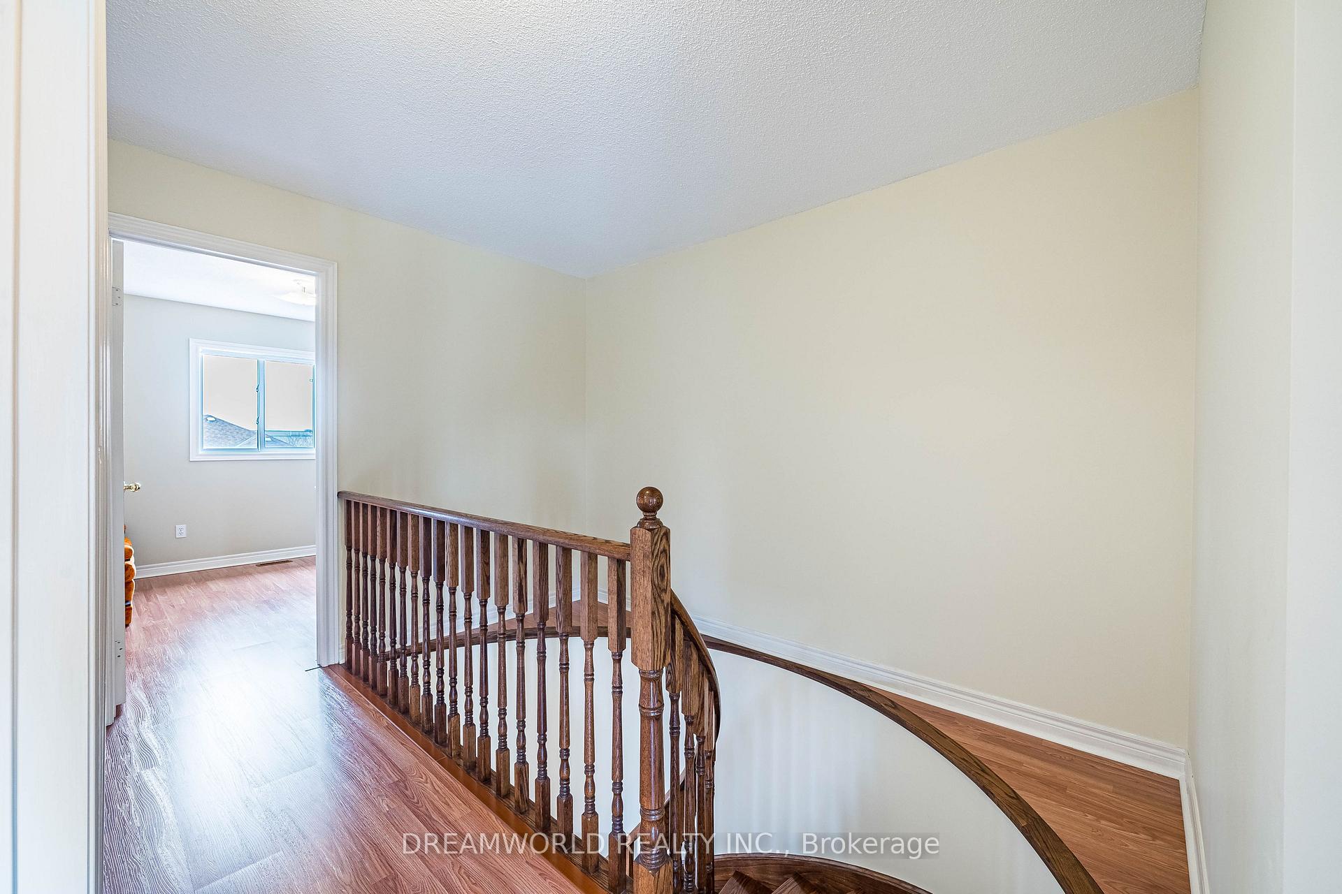 Photo 24 of 209 Rosanna Crescent, Vaughan, Maple — HOMEH