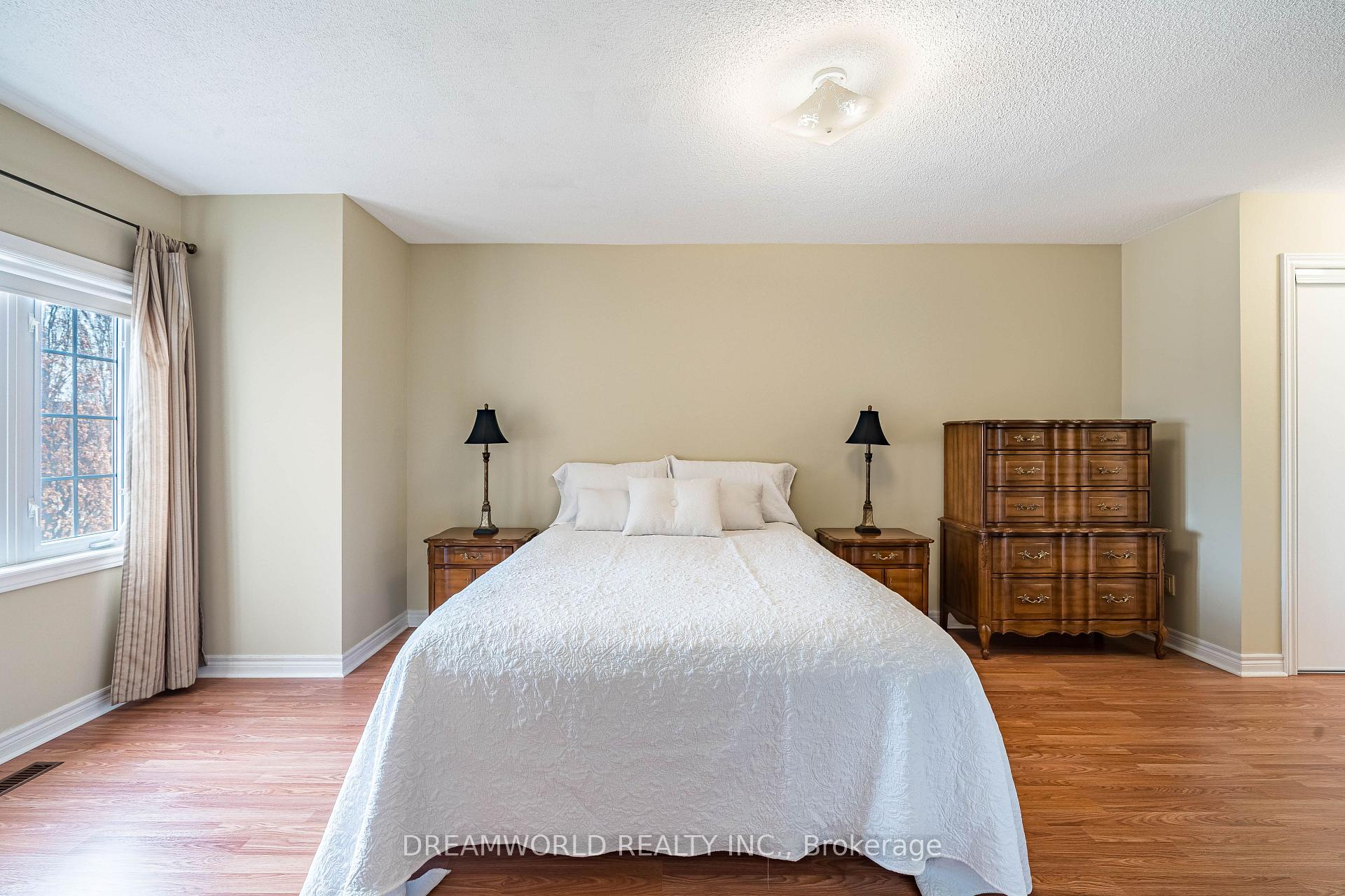 Photo 26 of 209 Rosanna Crescent, Vaughan, Maple — HOMEH