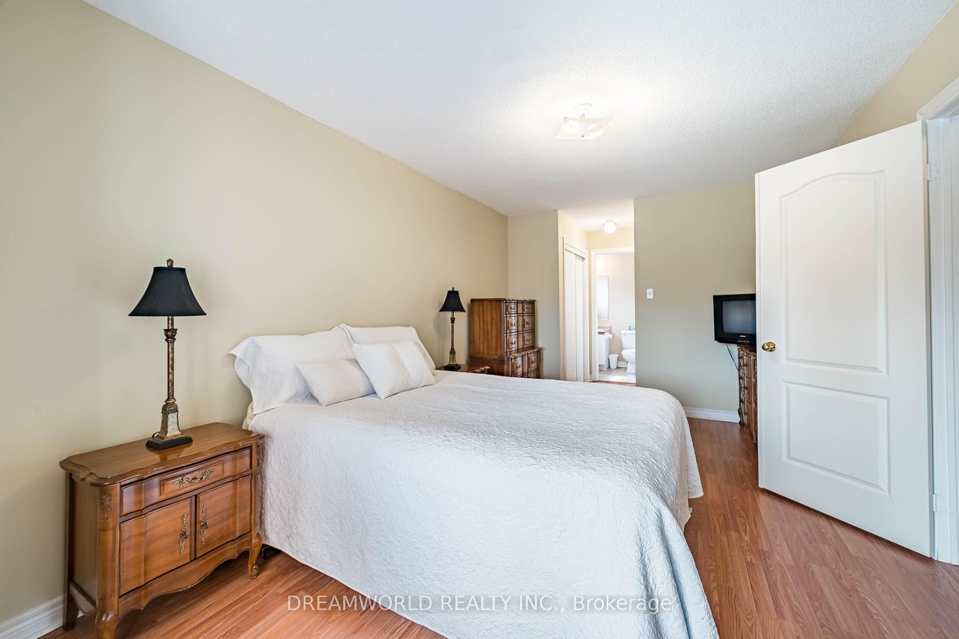 Photo 27 of 209 Rosanna Crescent, Vaughan, Maple — HOMEH