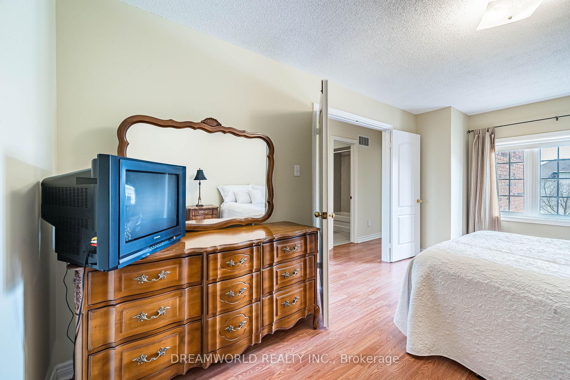 Photo 29 of 209 Rosanna Crescent, Vaughan, Maple — HOMEH