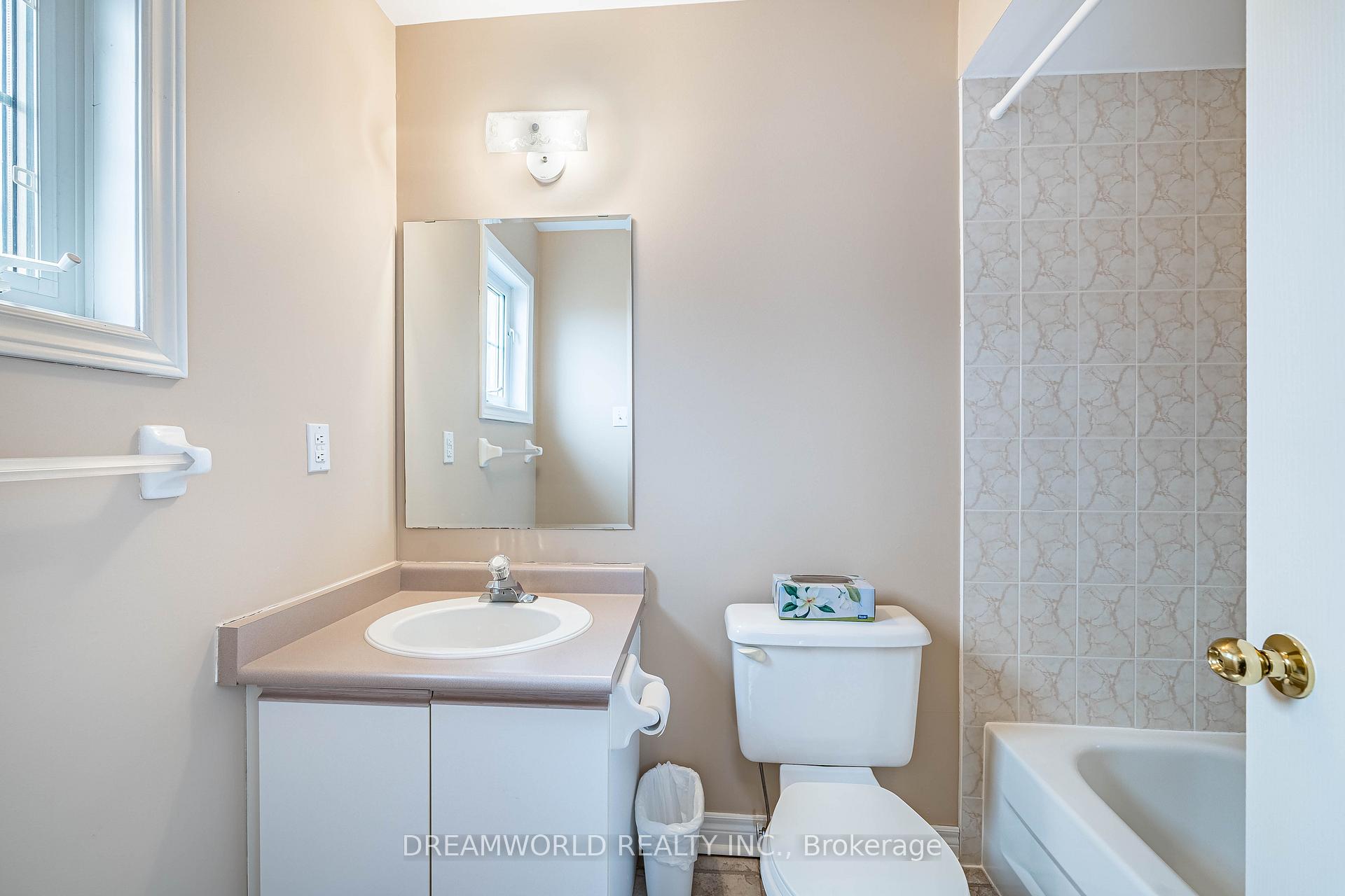 Photo 32 of 209 Rosanna Crescent, Vaughan, Maple — HOMEH