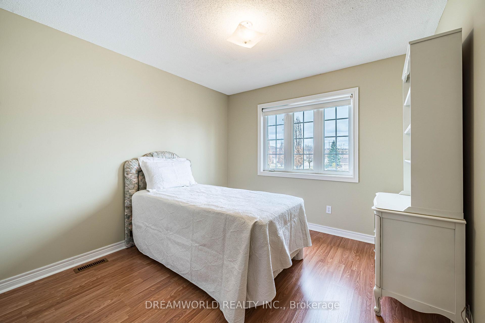 Photo 35 of 209 Rosanna Crescent, Vaughan, Maple — HOMEH