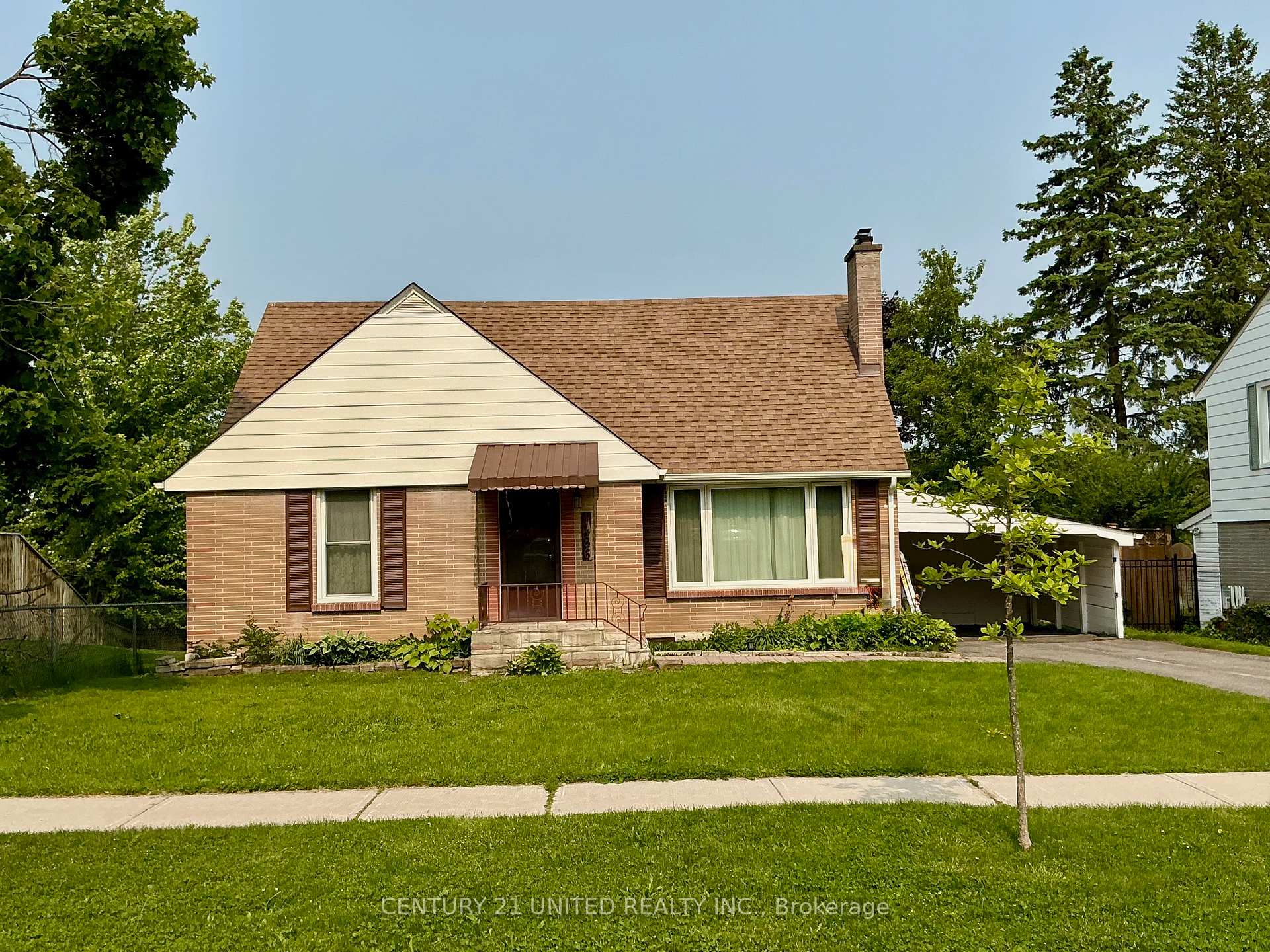 Front of 1486 Glencairn Avenue
