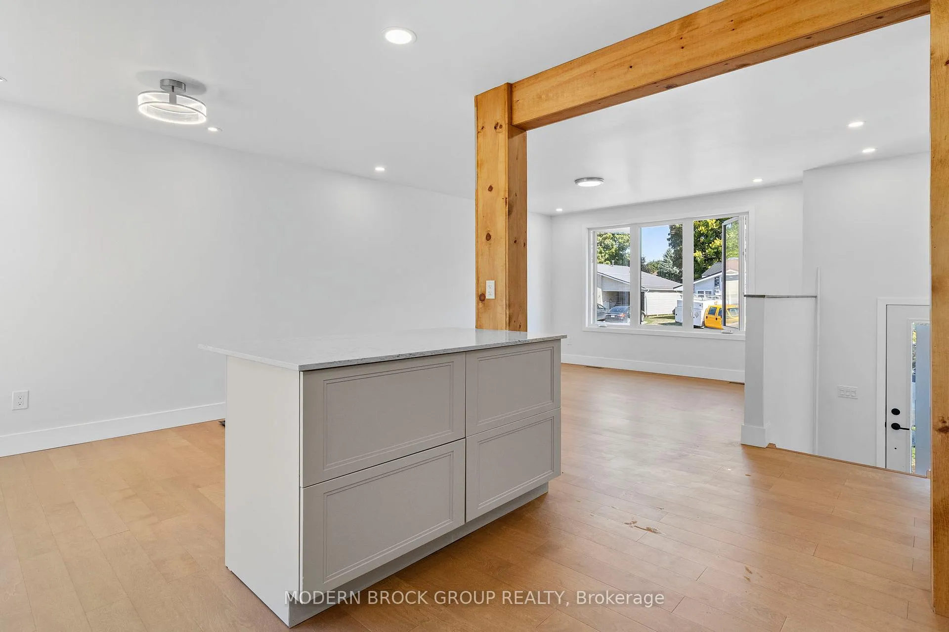 Photo 13 of 744 Comstock Crescent, Brockville — HOMEH
