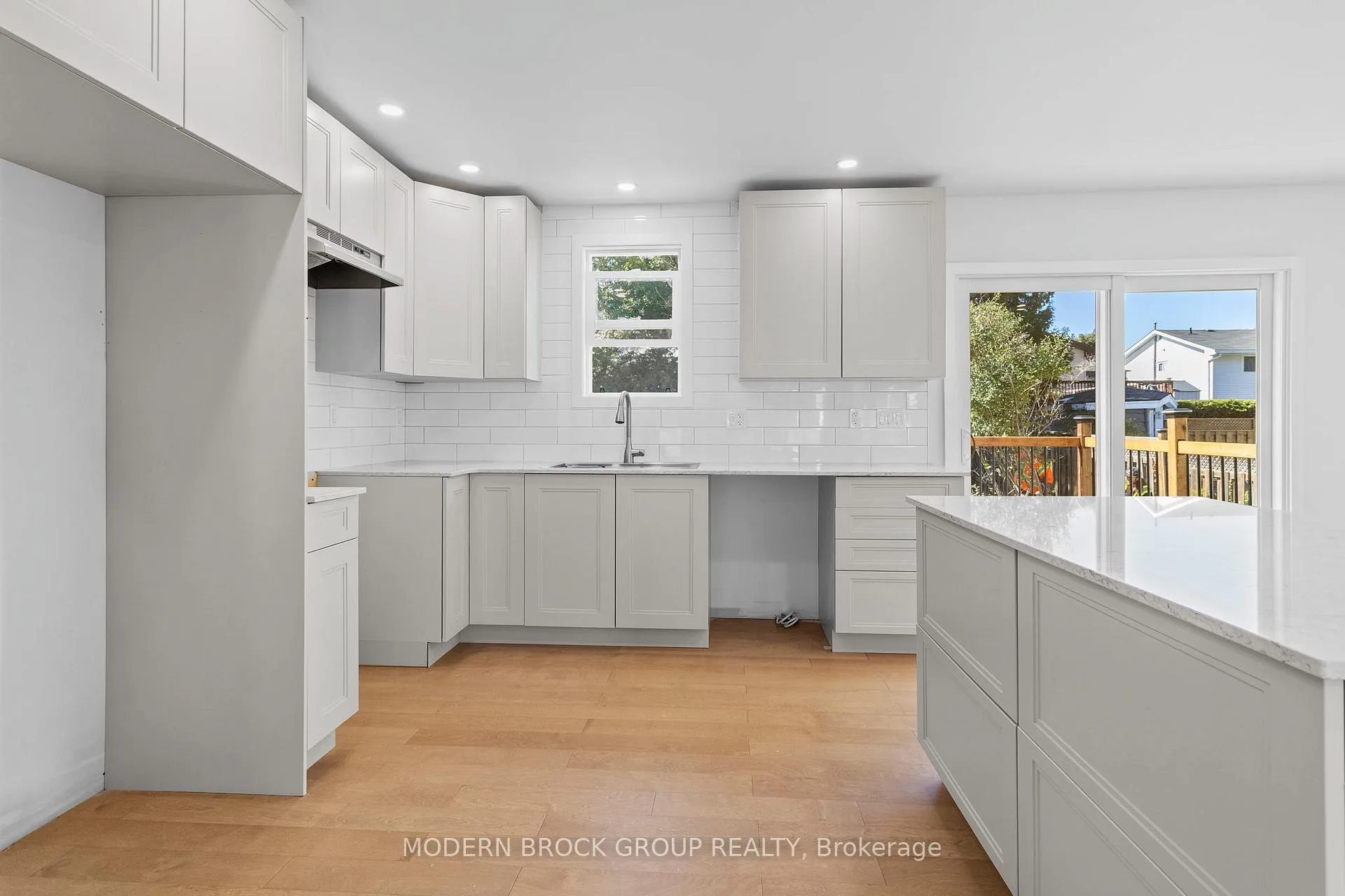 Photo 15 of 744 Comstock Crescent, Brockville — HOMEH