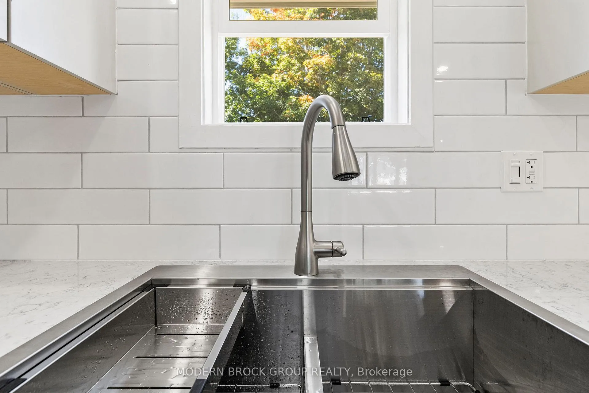 Photo 16 of 744 Comstock Crescent, Brockville — HOMEH